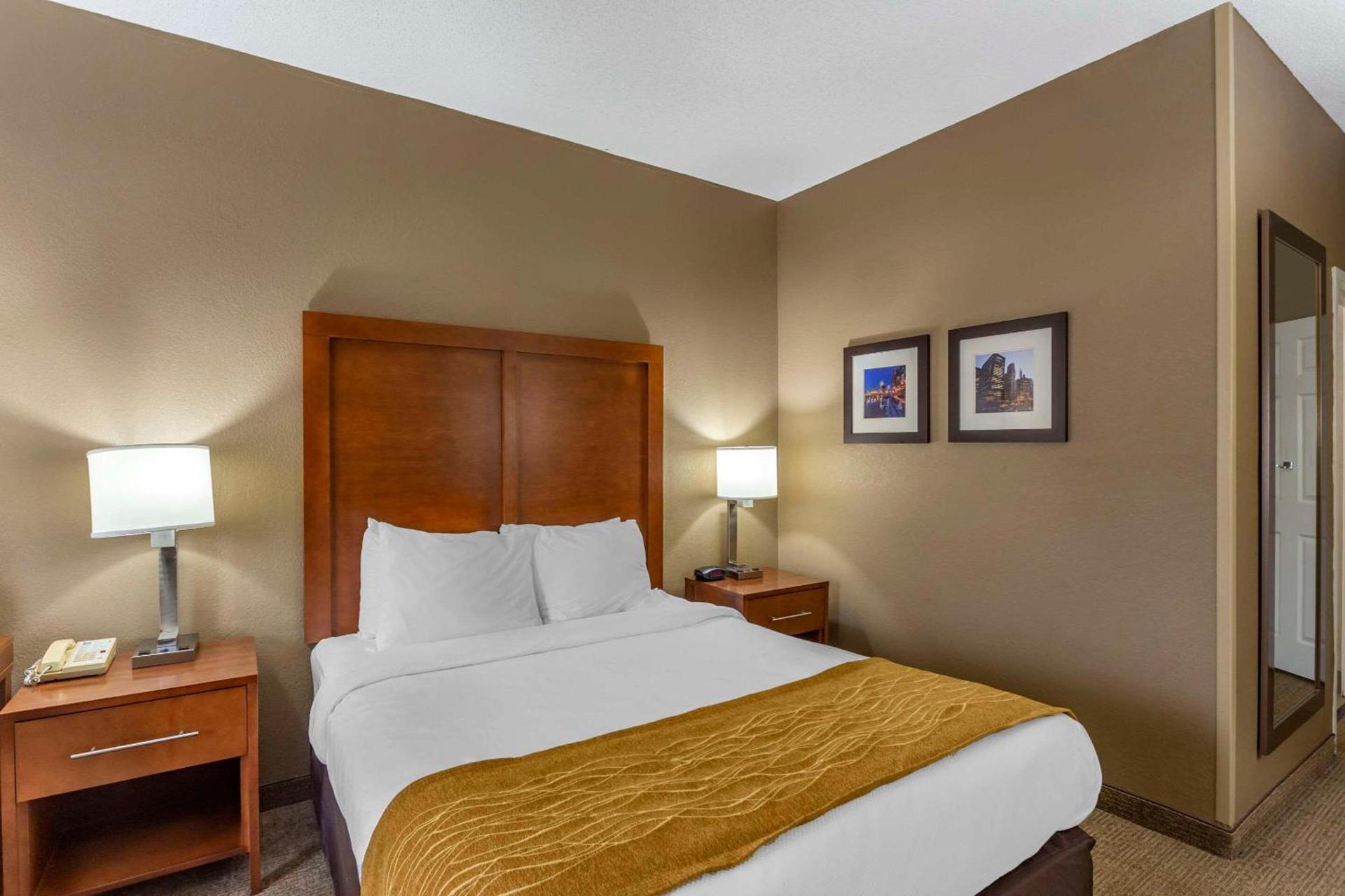 Comfort Inn Gurnee near Six Flags photo 4