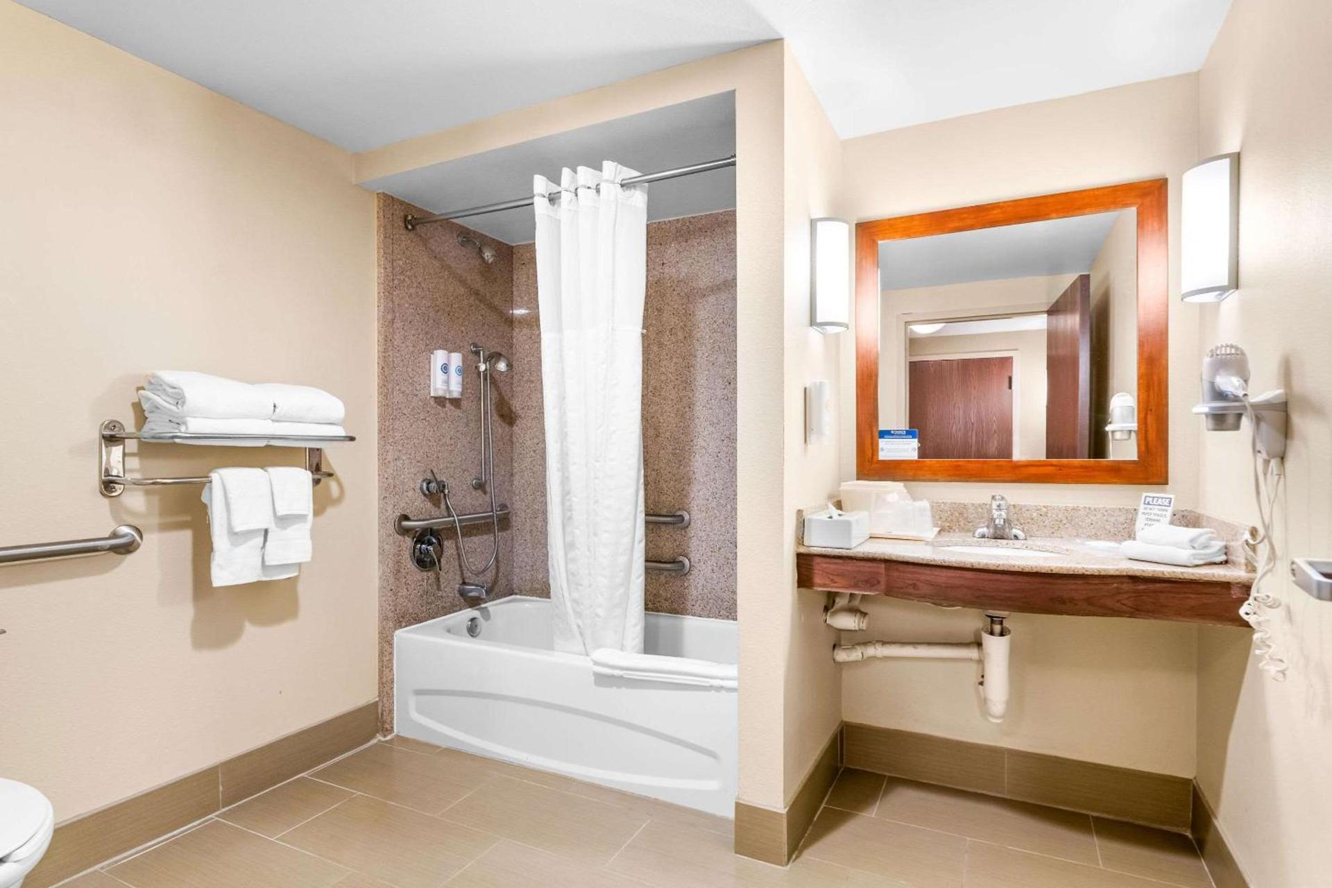 Comfort Suites Orlando Airport photo 5