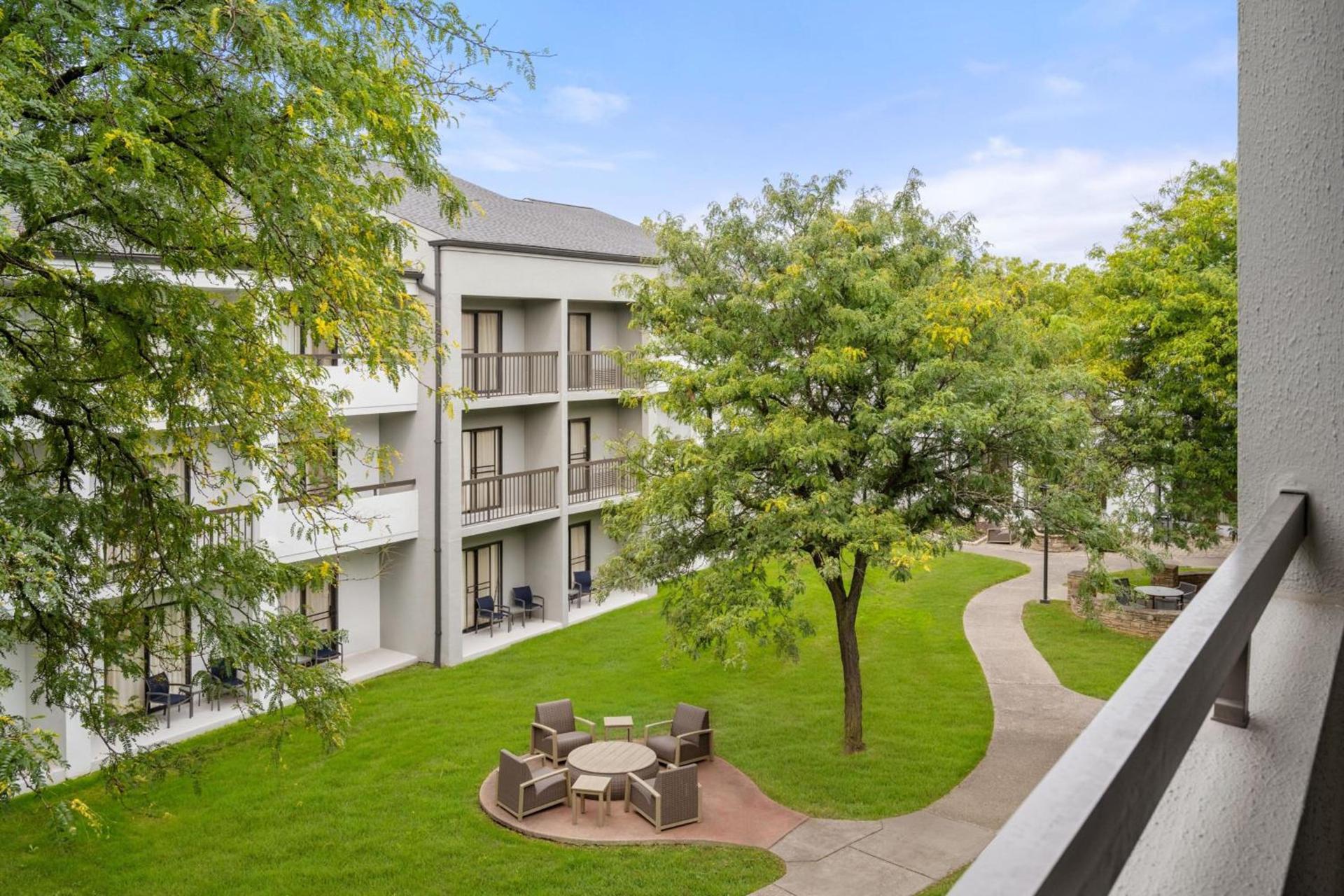 Courtyard Detroit Metro Airport Romulus photo 15