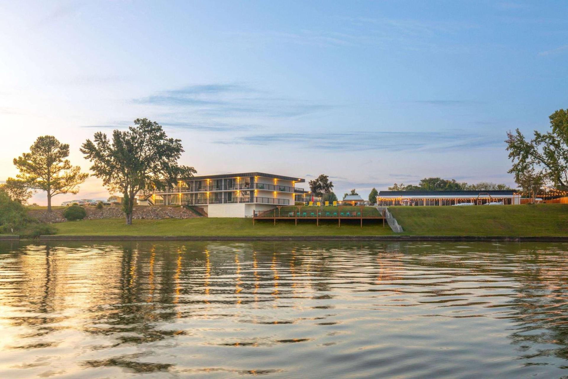 Super 8 by Wyndham Riverside AL photo 4
