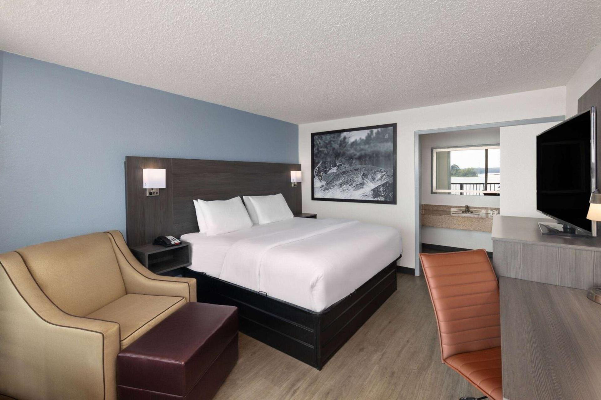 Super 8 by Wyndham Riverside AL photo 9