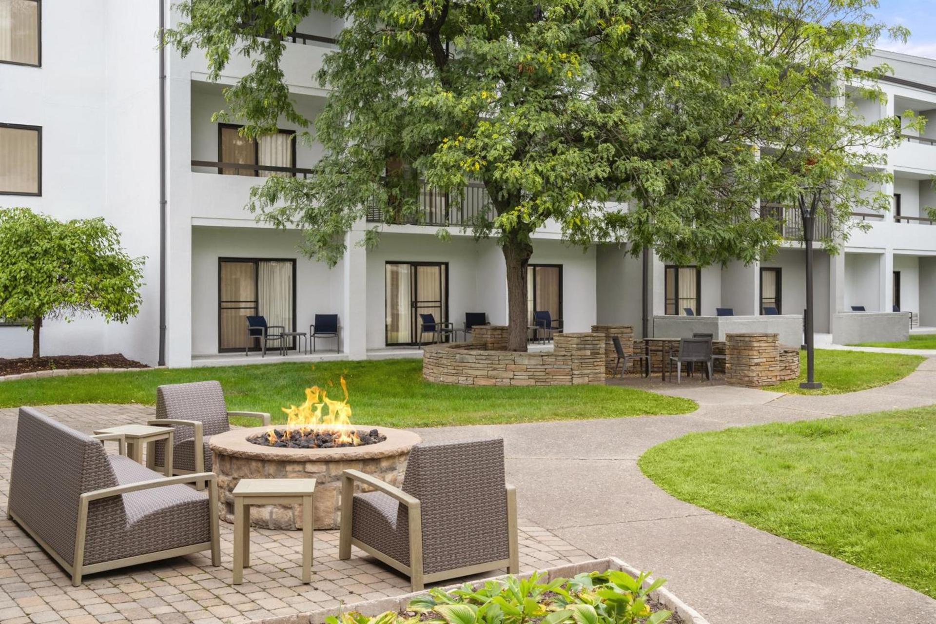 Courtyard Detroit Metro Airport Romulus photo 37