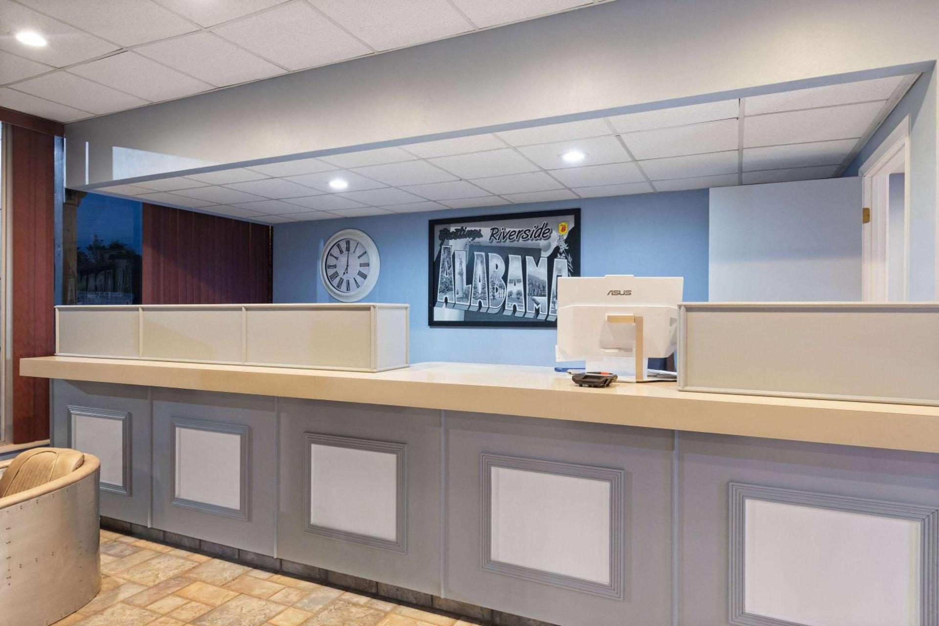 Super 8 by Wyndham Riverside AL photo 6