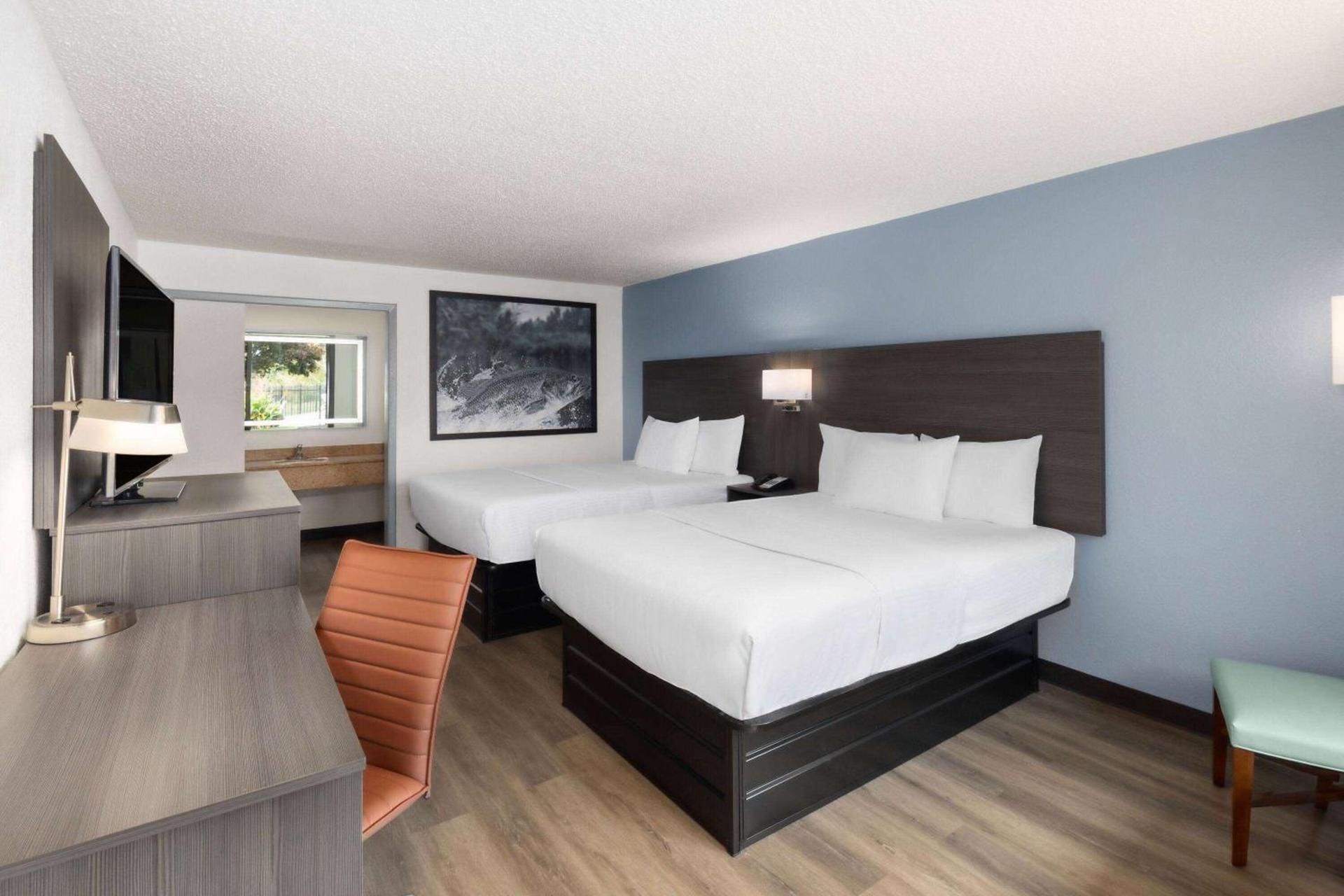 Super 8 by Wyndham Riverside AL photo 10