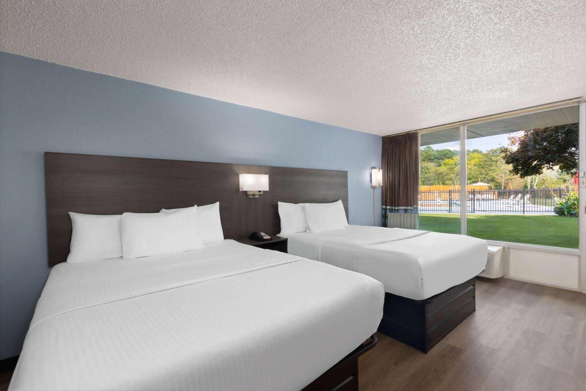 Super 8 by Wyndham Riverside AL photo 12