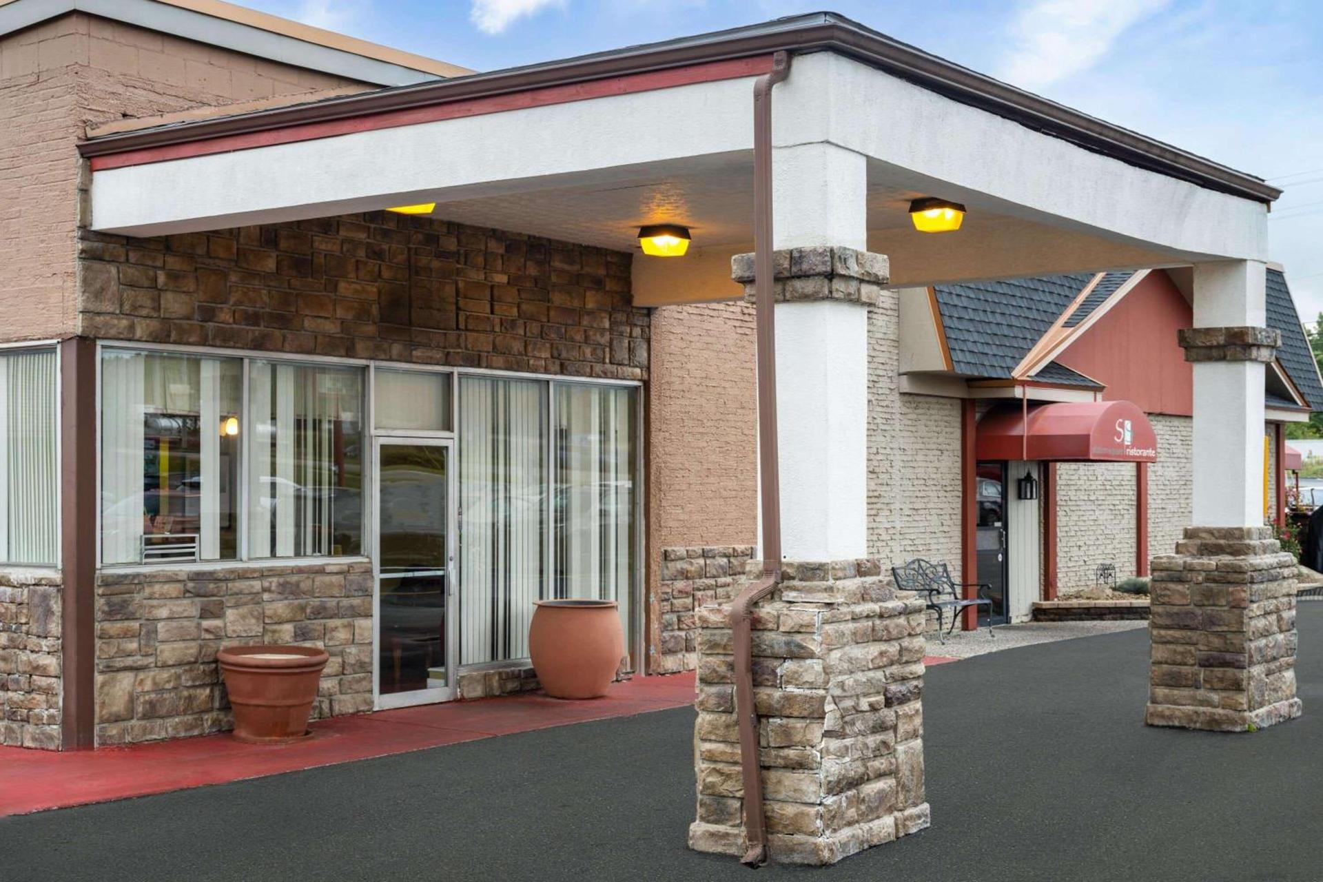 Super 8 by Wyndham Youngstown Girard — hotel in Youngstown
