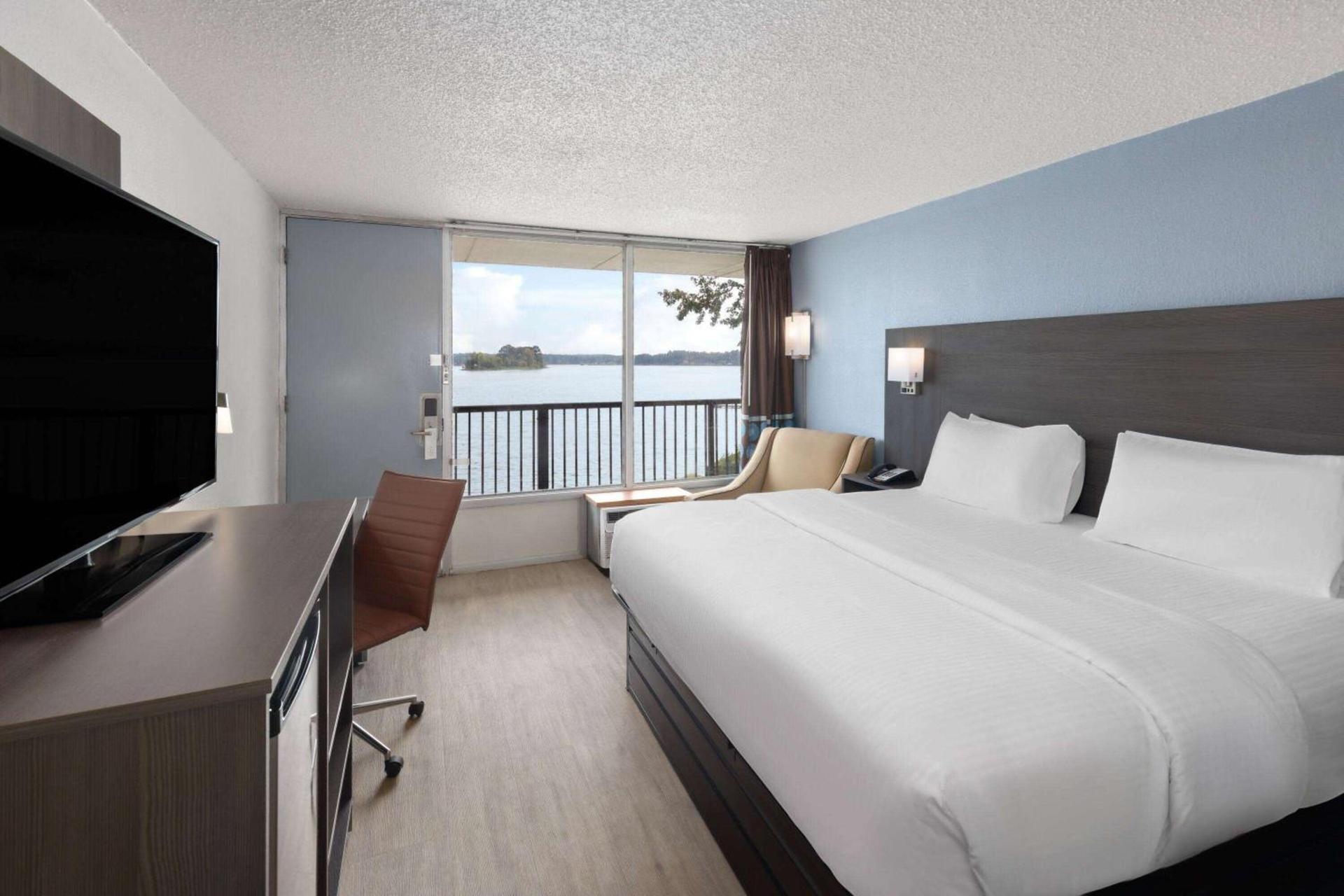 Super 8 by Wyndham Riverside AL photo 8