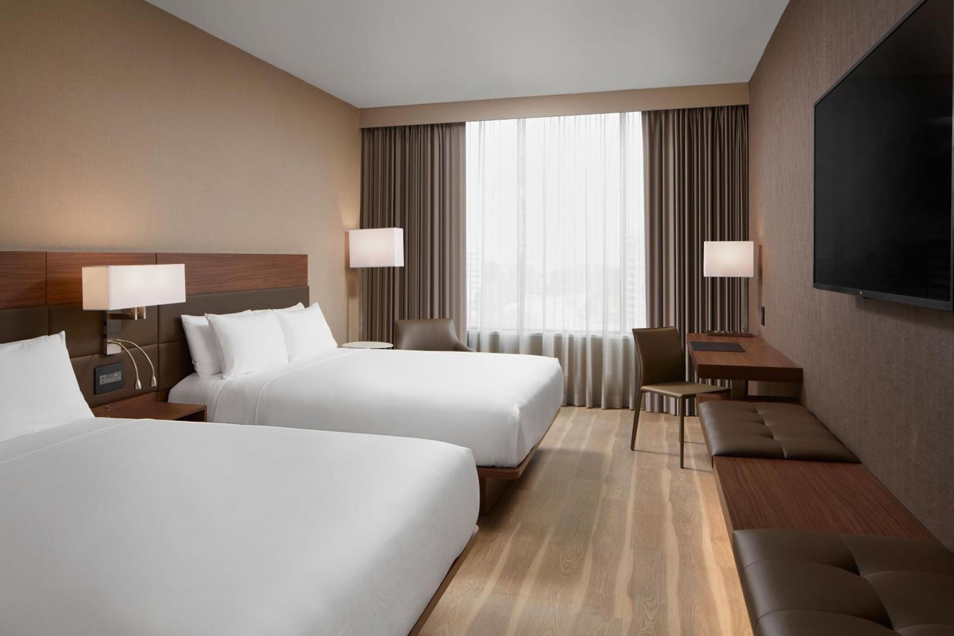 AC Hotel by Marriott Reston photo 2