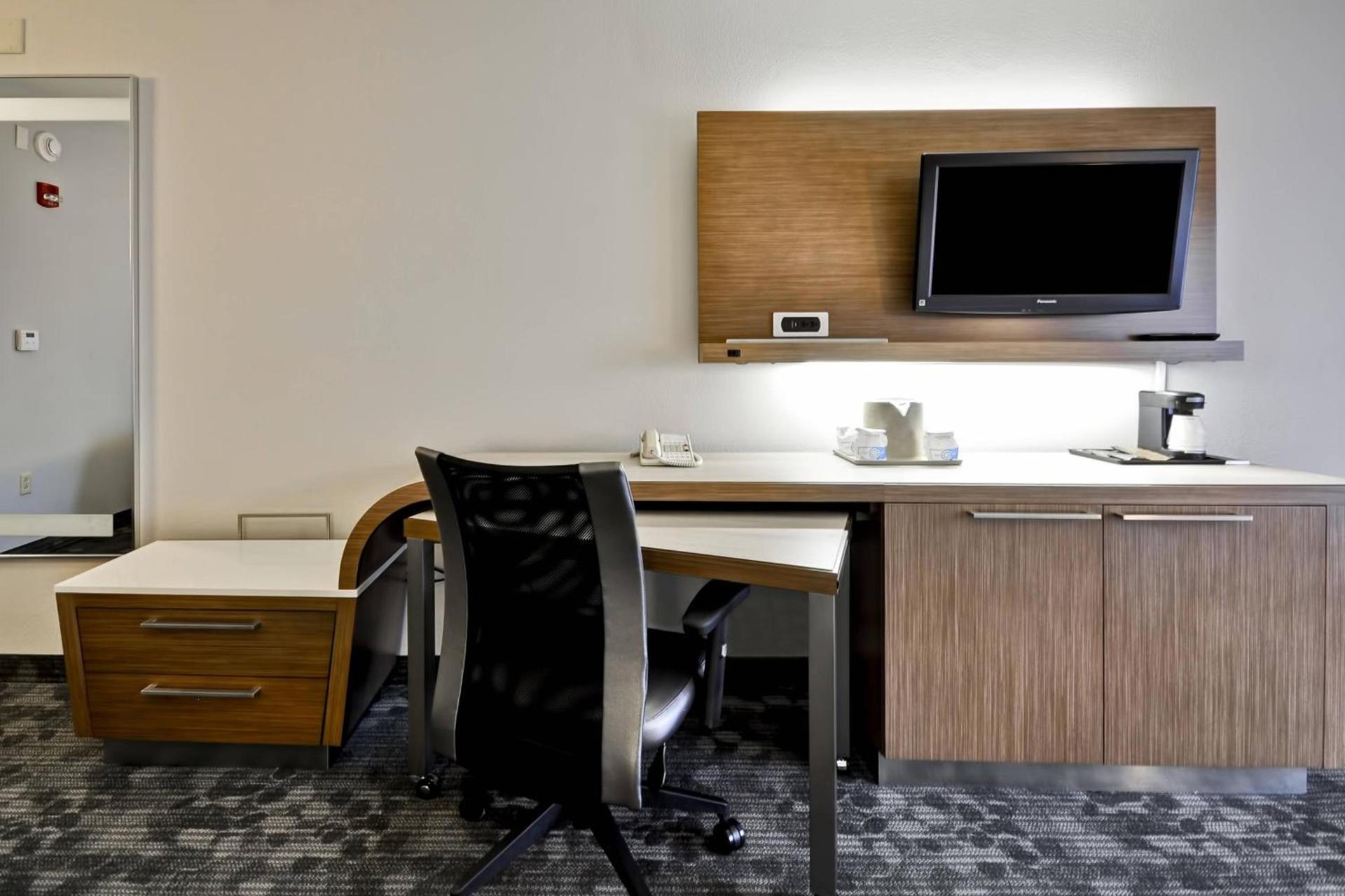 Courtyard by Marriott Dalton photo 11