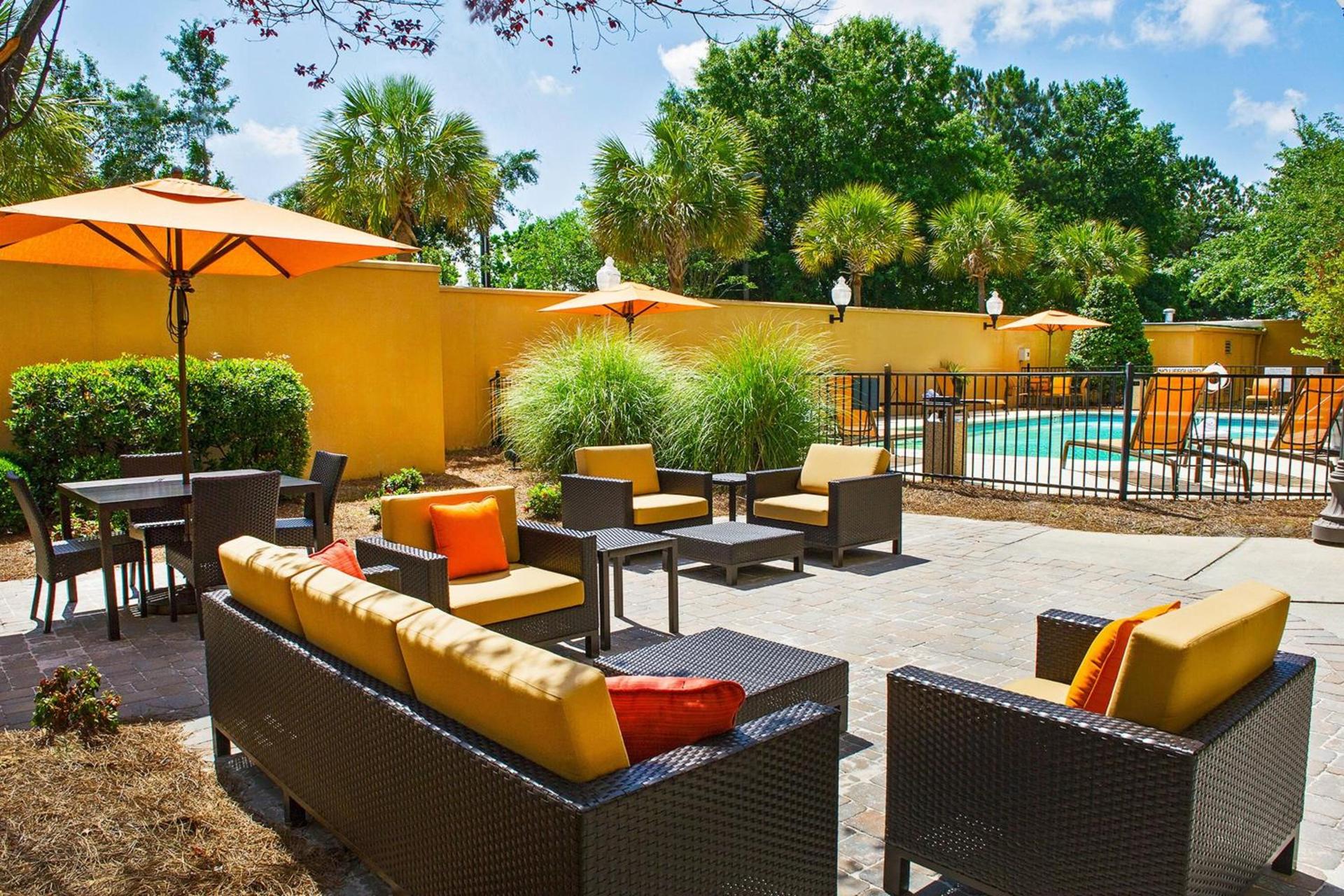 Courtyard by Marriott North Charleston Airport Coliseum photo 2
