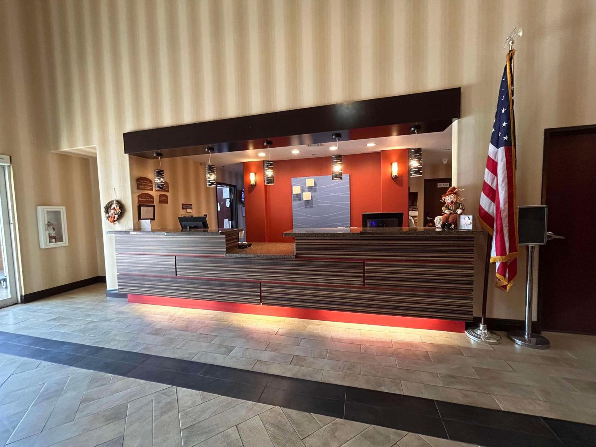 Express Inn Leesville Ft Johnson, SureStay Collection by Best Western photo 11