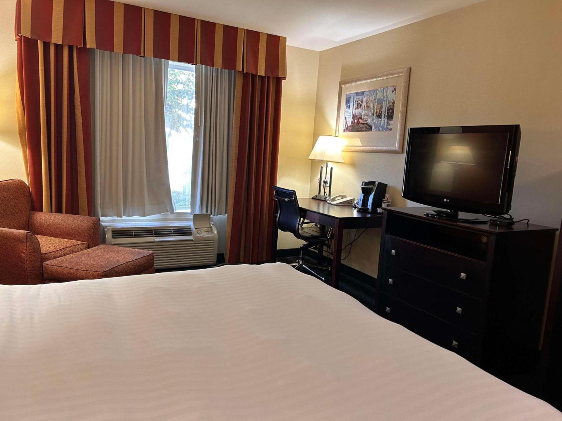 Express Inn Leesville Ft Johnson, SureStay Collection by Best Western photo 10