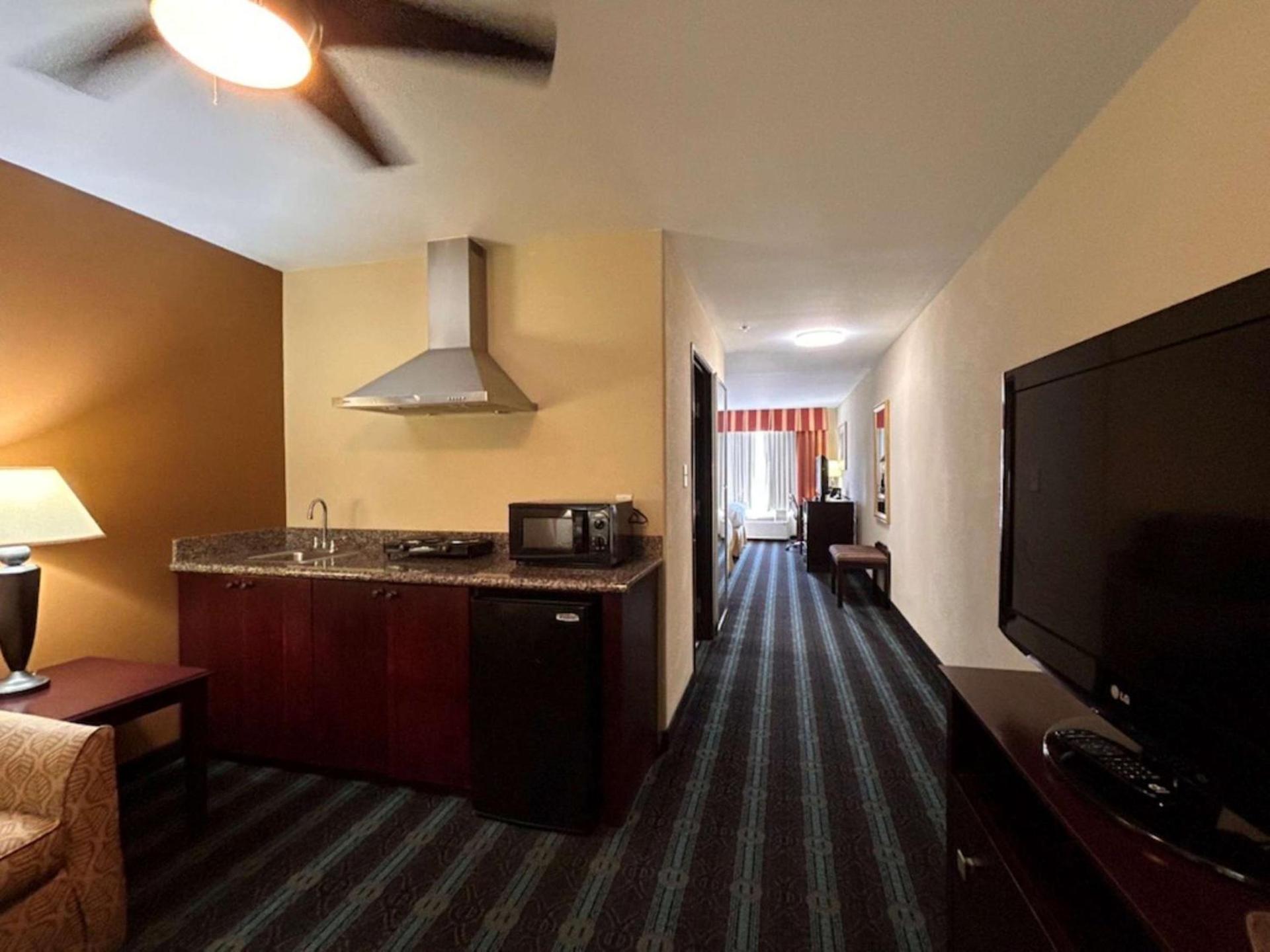 Express Inn Leesville Ft Johnson, SureStay Collection by Best Western photo 9