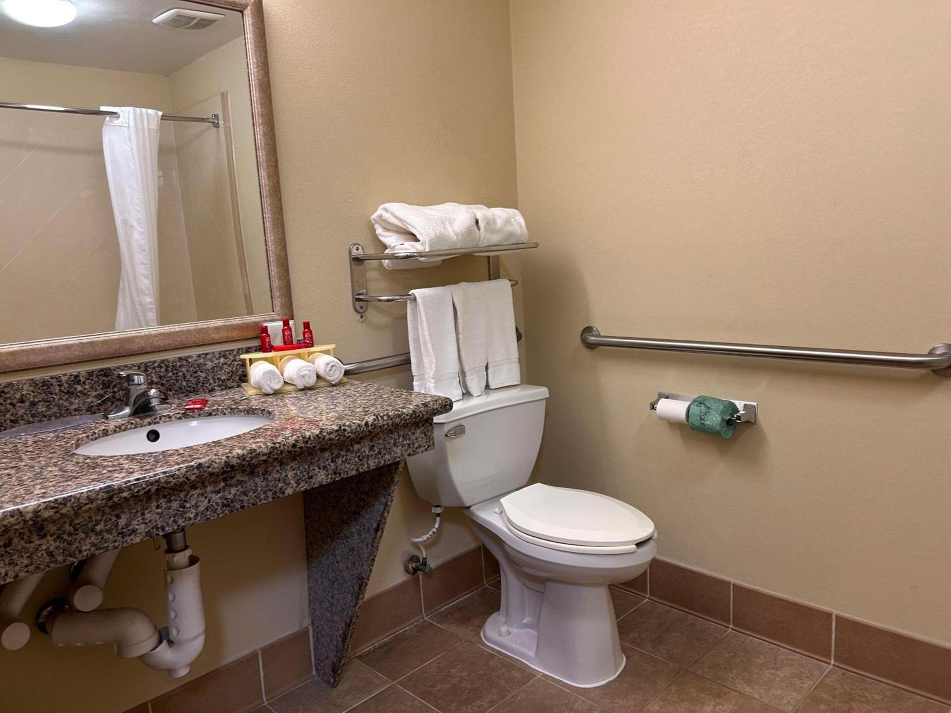Express Inn Leesville Ft Johnson, SureStay Collection by Best Western photo 15
