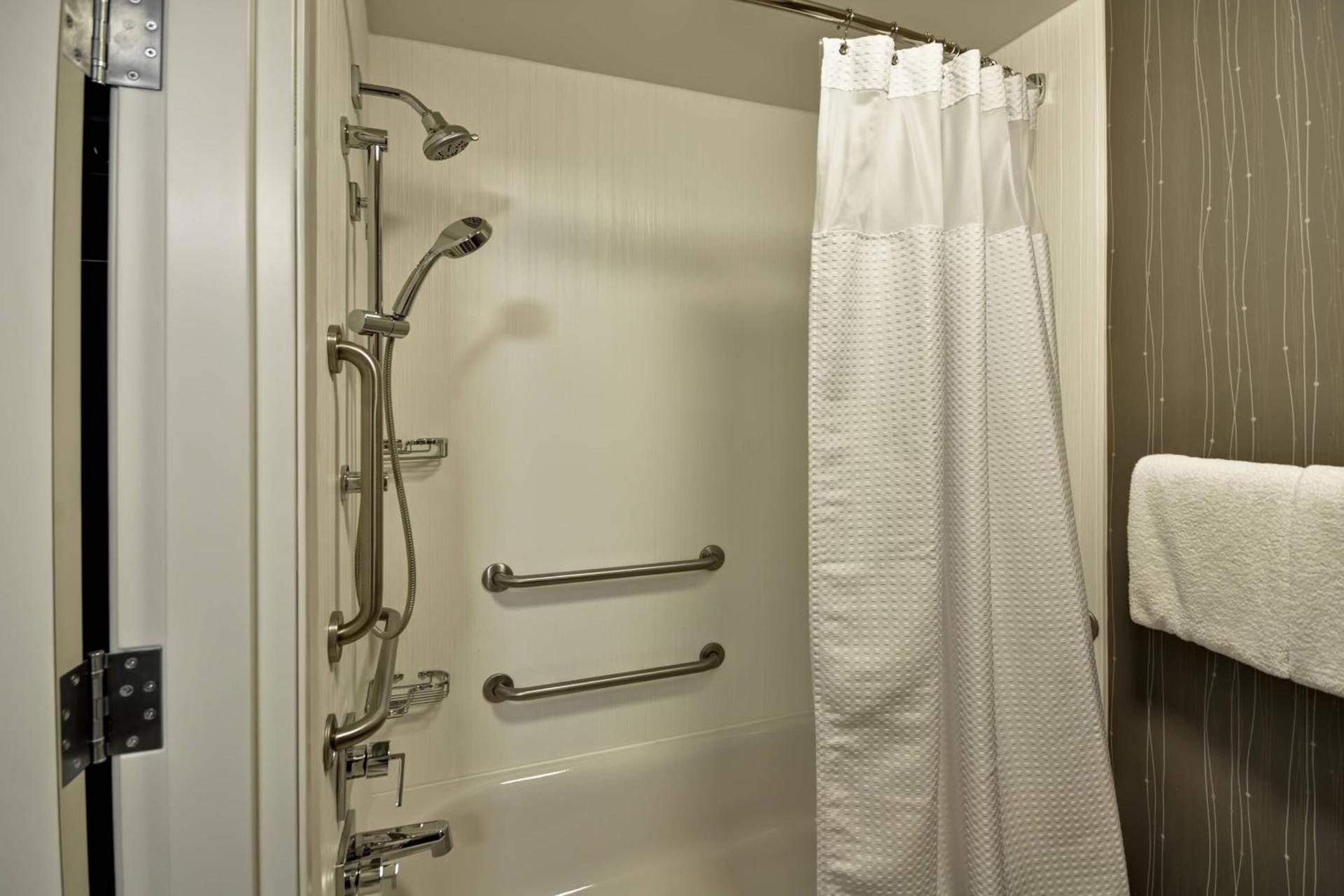 Courtyard by Marriott Dalton photo 18