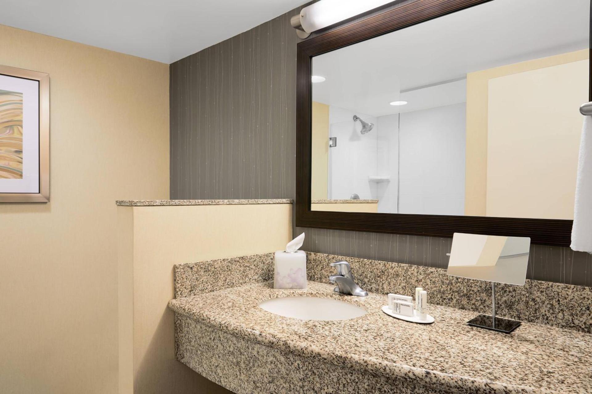 Courtyard by Marriott Newark Downtown photo 17