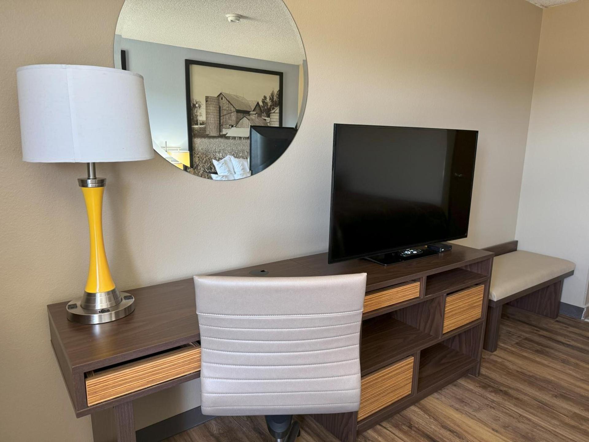 Super 8 by Wyndham Winfield-Quail Ridge Area photo 34