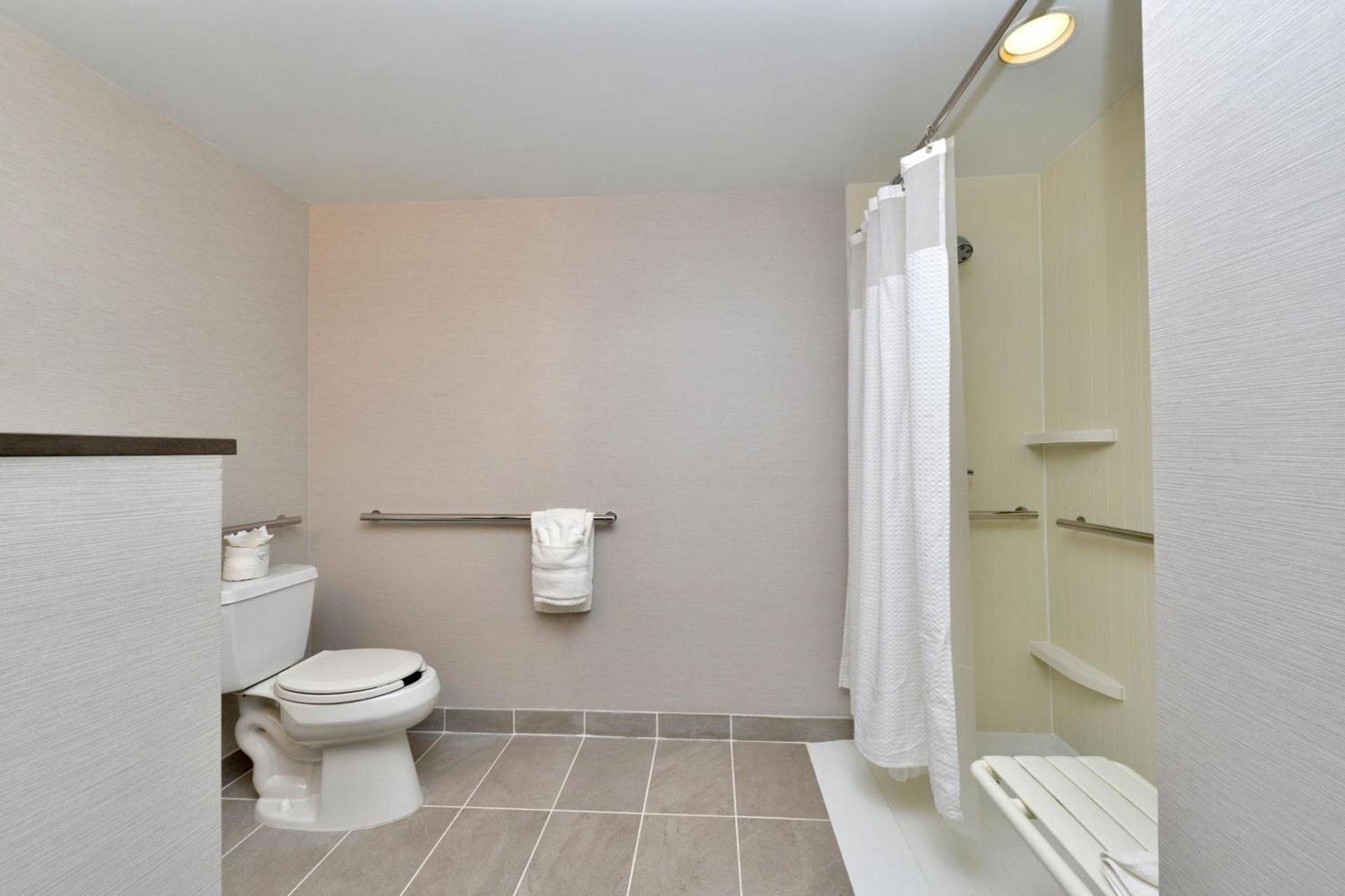 Courtyard by Marriott Harrisburg Hershey photo 13