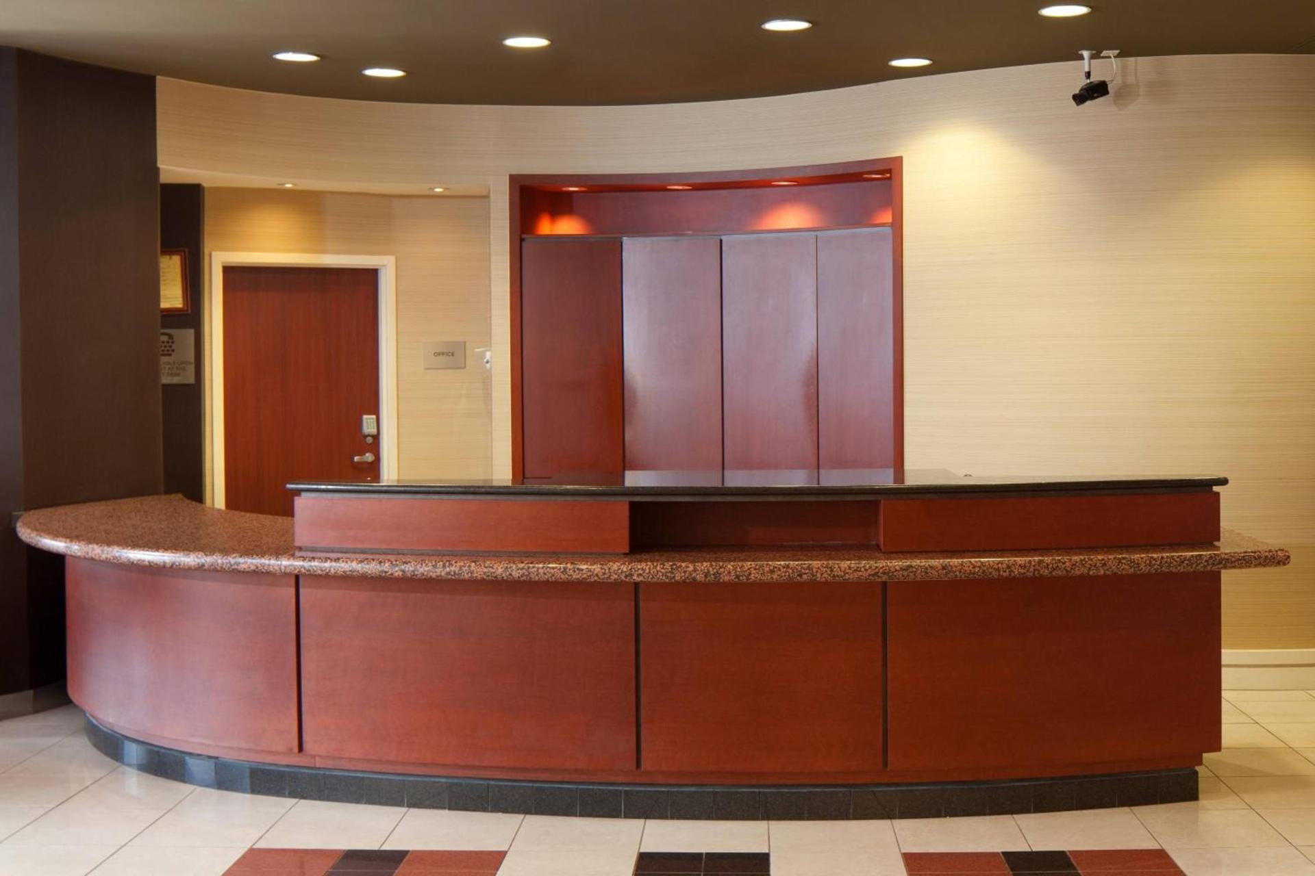 Courtyard by Marriott Lebanon photo 2
