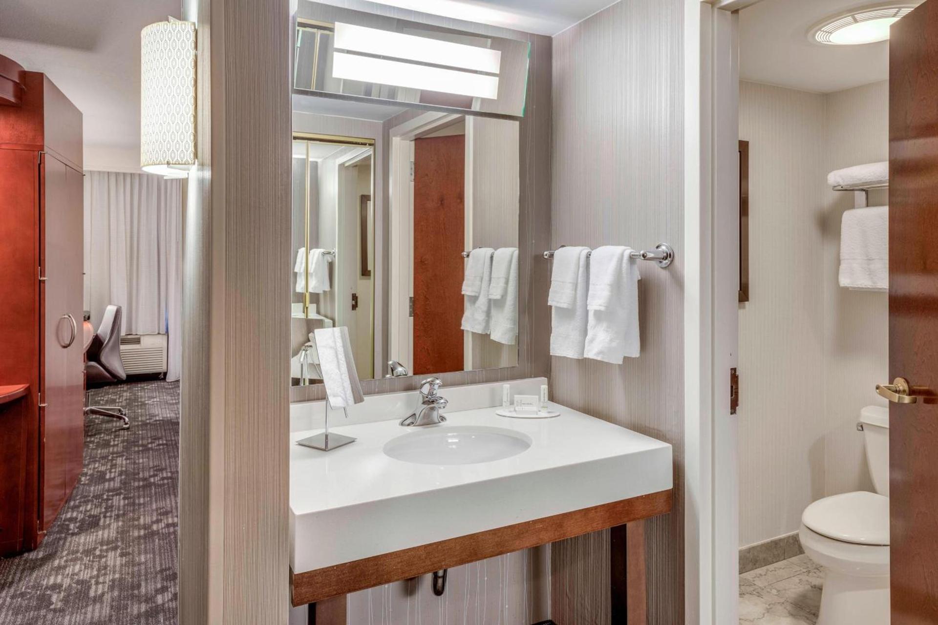 Courtyard by Marriot Cranbury South Brunswick photo 15