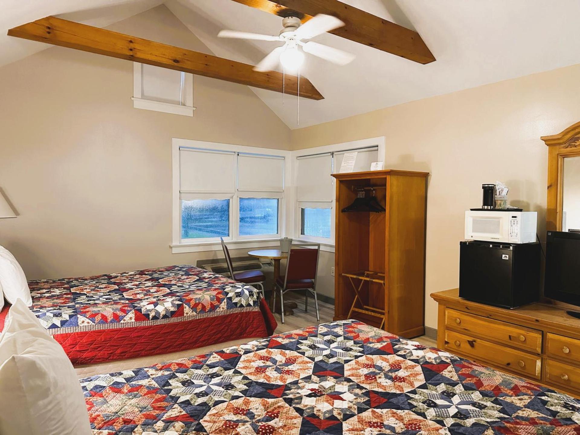 Spruce Lane Lodge and Cottages photo 2
