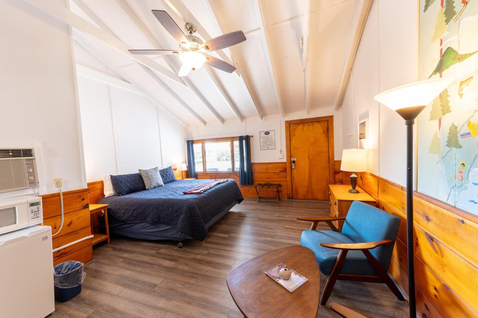 Yardarm Motel photo 9