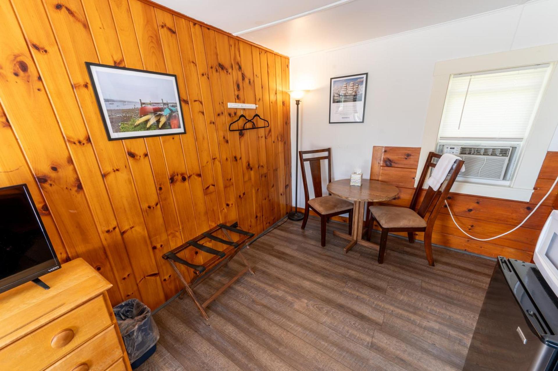 Yardarm Motel photo 18