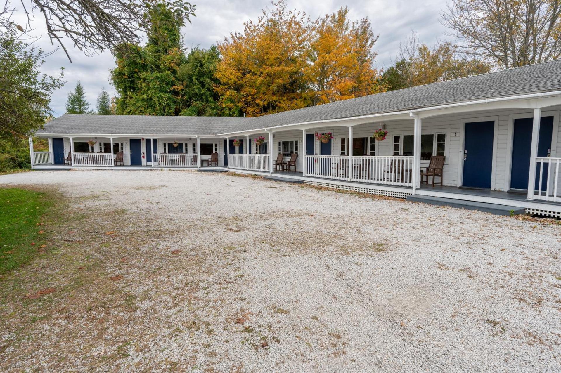 Yardarm Motel photo 43