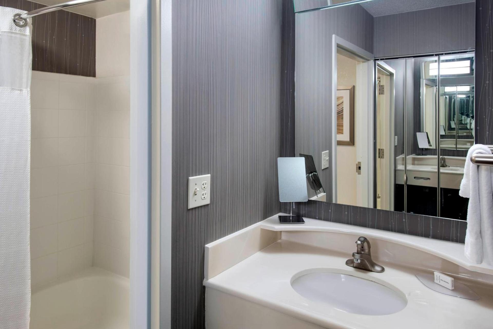 Courtyard by Marriott Lebanon photo 8