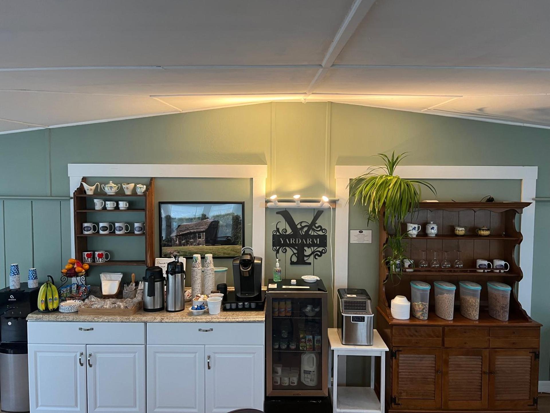 Yardarm Motel photo 69