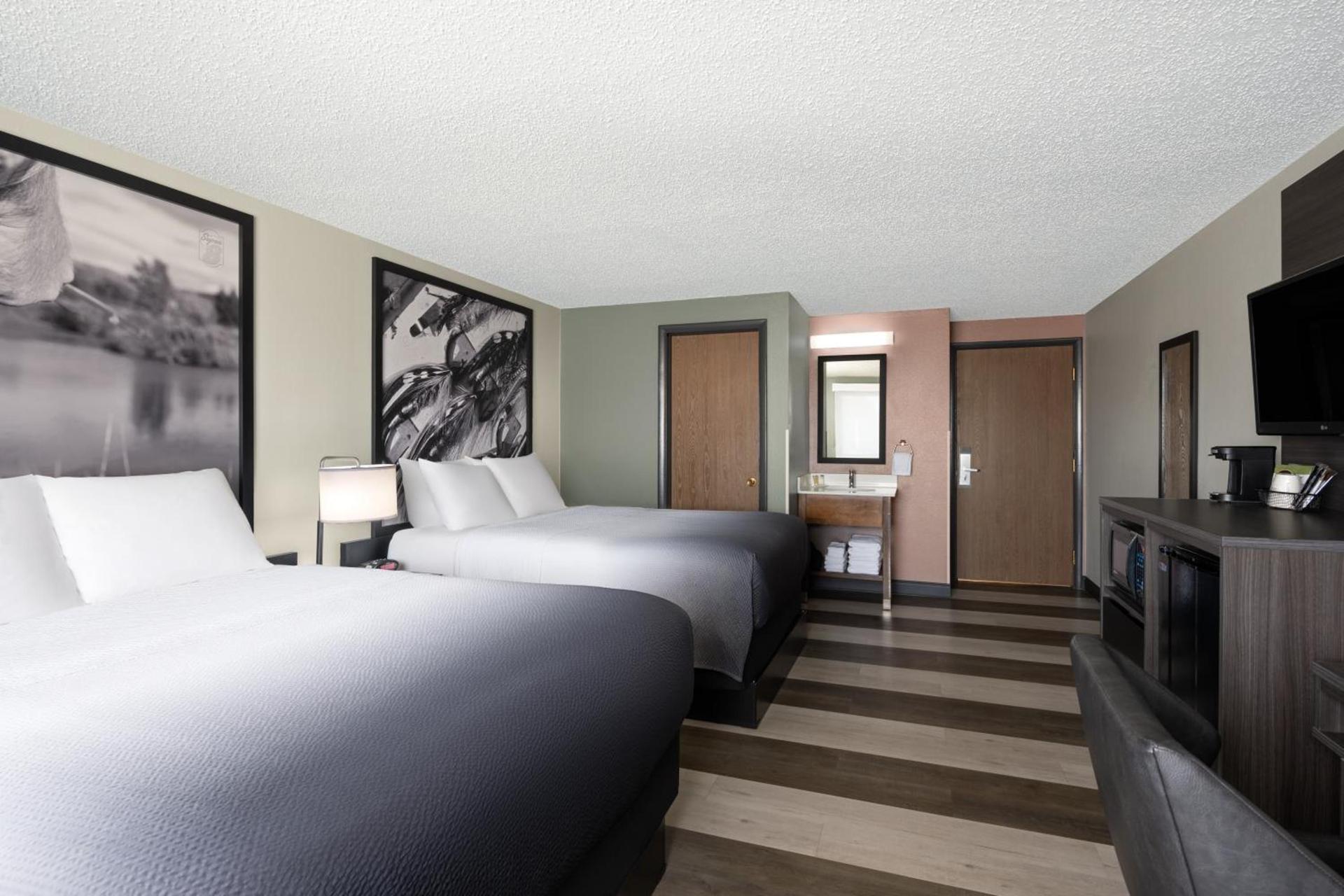 Super 8 by Wyndham Conrad photo 28