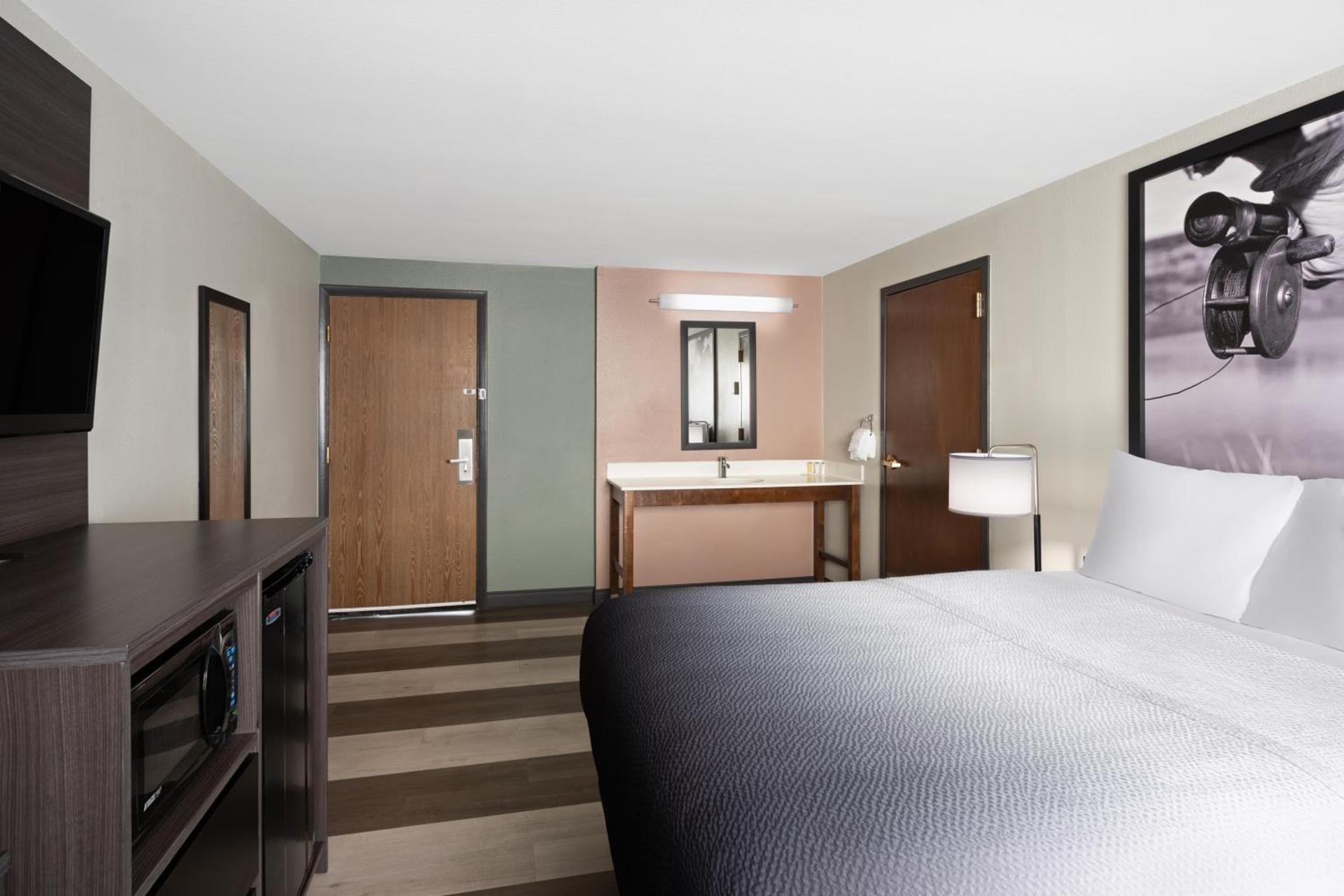 Super 8 by Wyndham Conrad photo 30