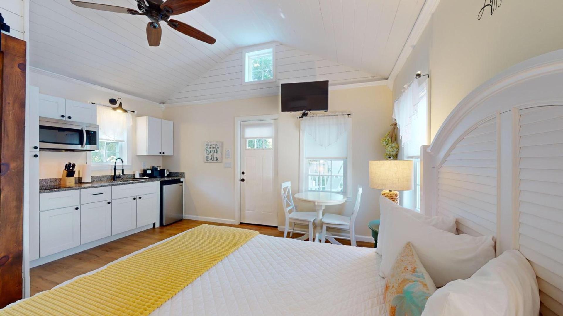 Coastal Estate photo 26