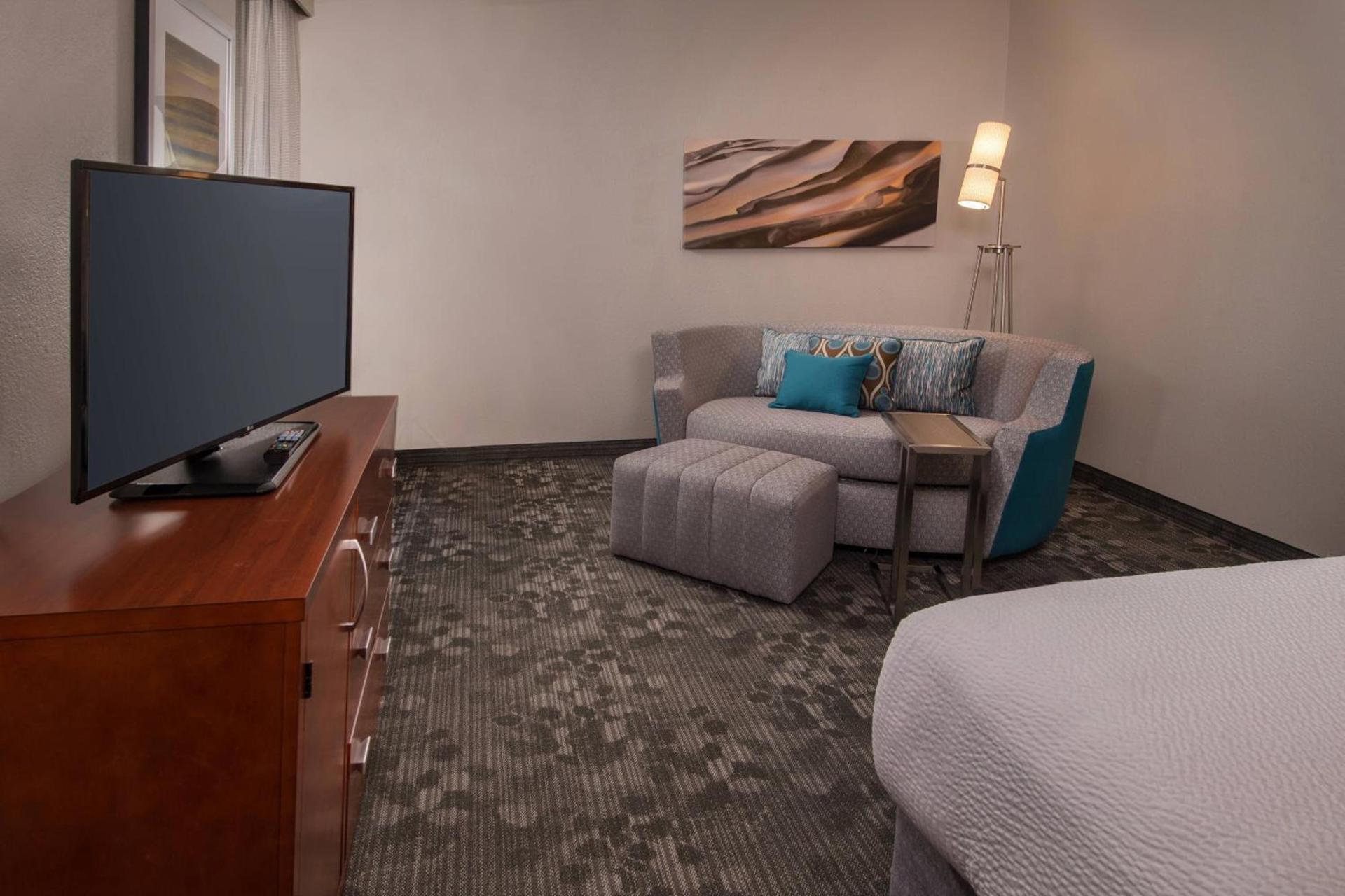 Courtyard by Marriott Dulles Town Center photo 11