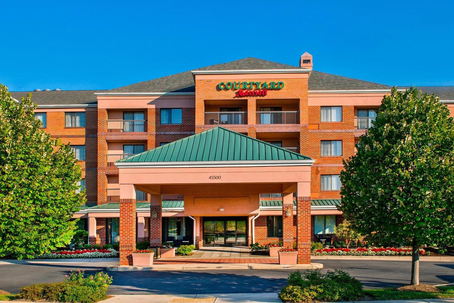 Courtyard by Marriott Dulles Town Center photo 1