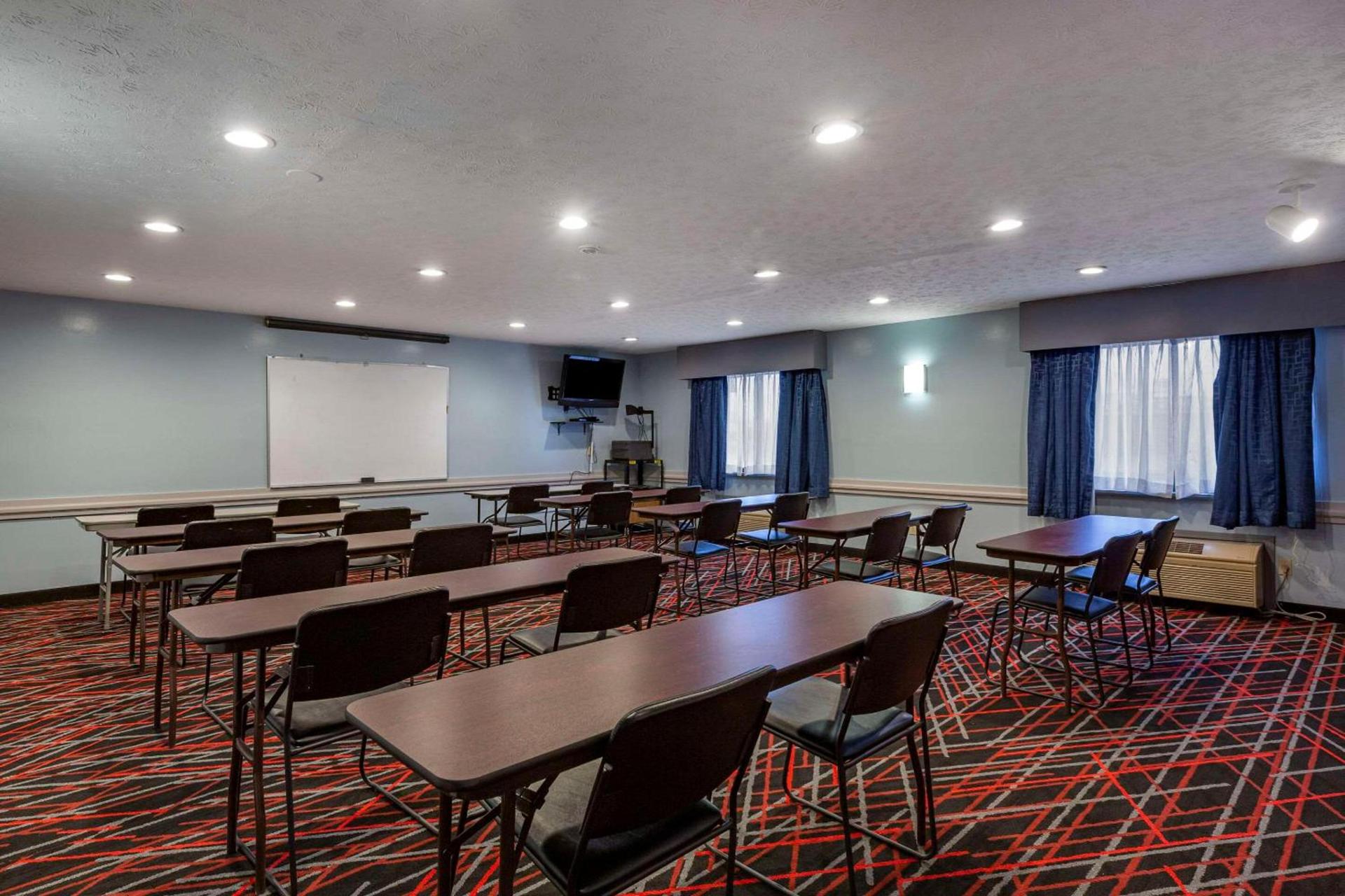 Quality Inn Austintown-Youngstown West photo 26