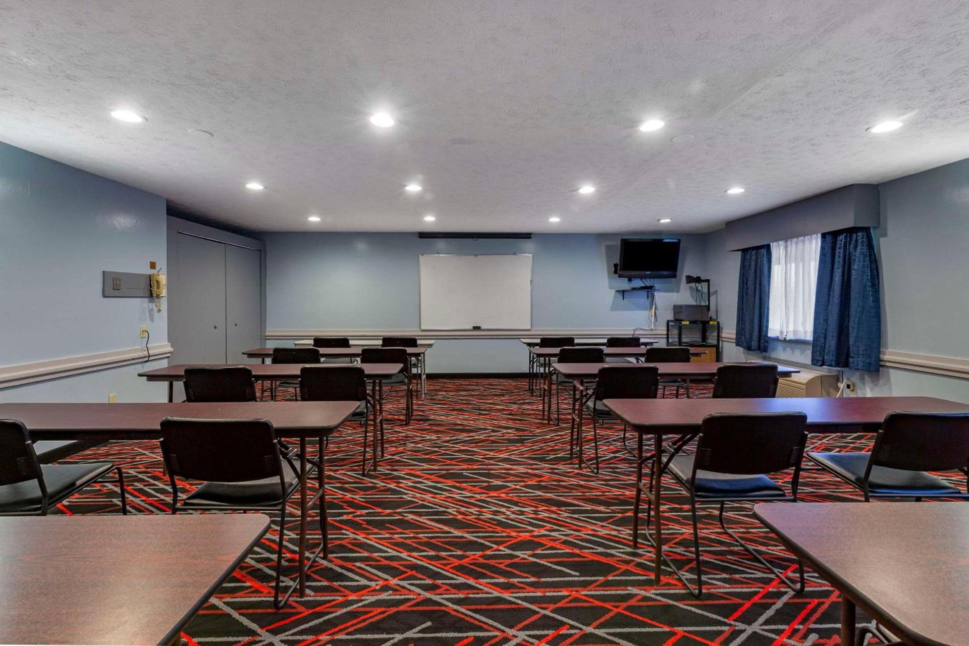 Quality Inn Austintown-Youngstown West photo 27