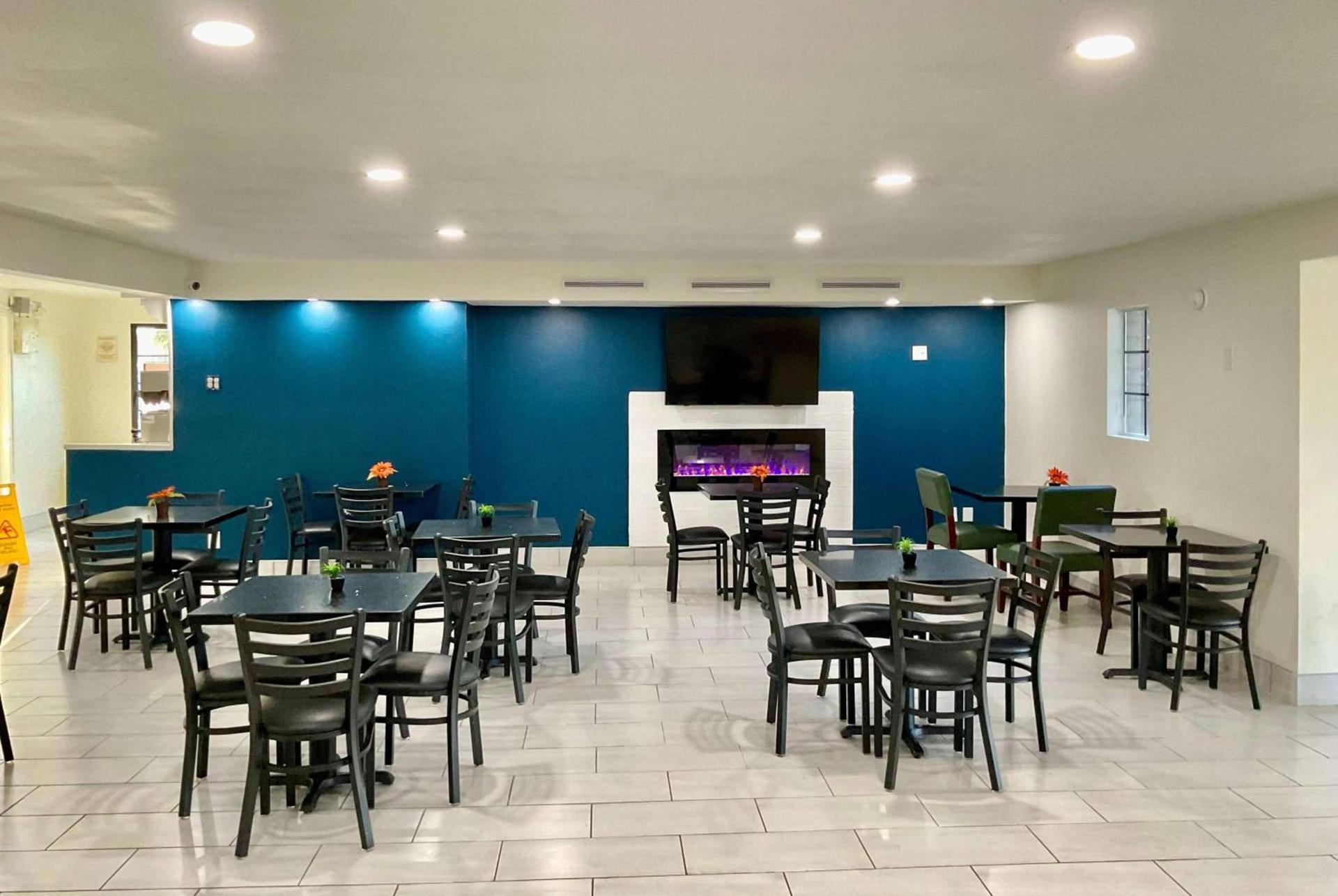 La Quinta Inn by Wyndham Stockton photo 8