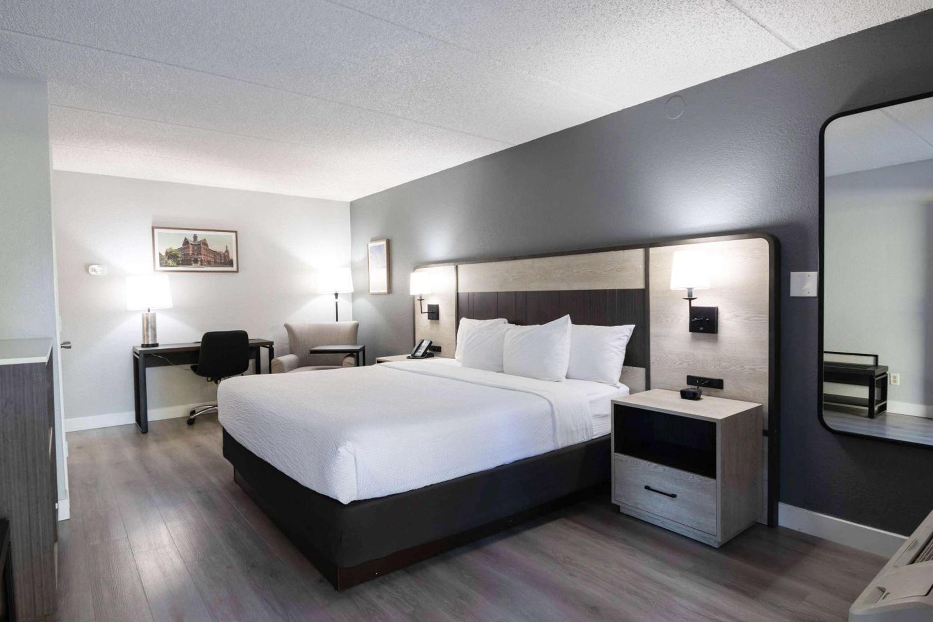 La Quinta Inn by Wyndham Stockton photo 11