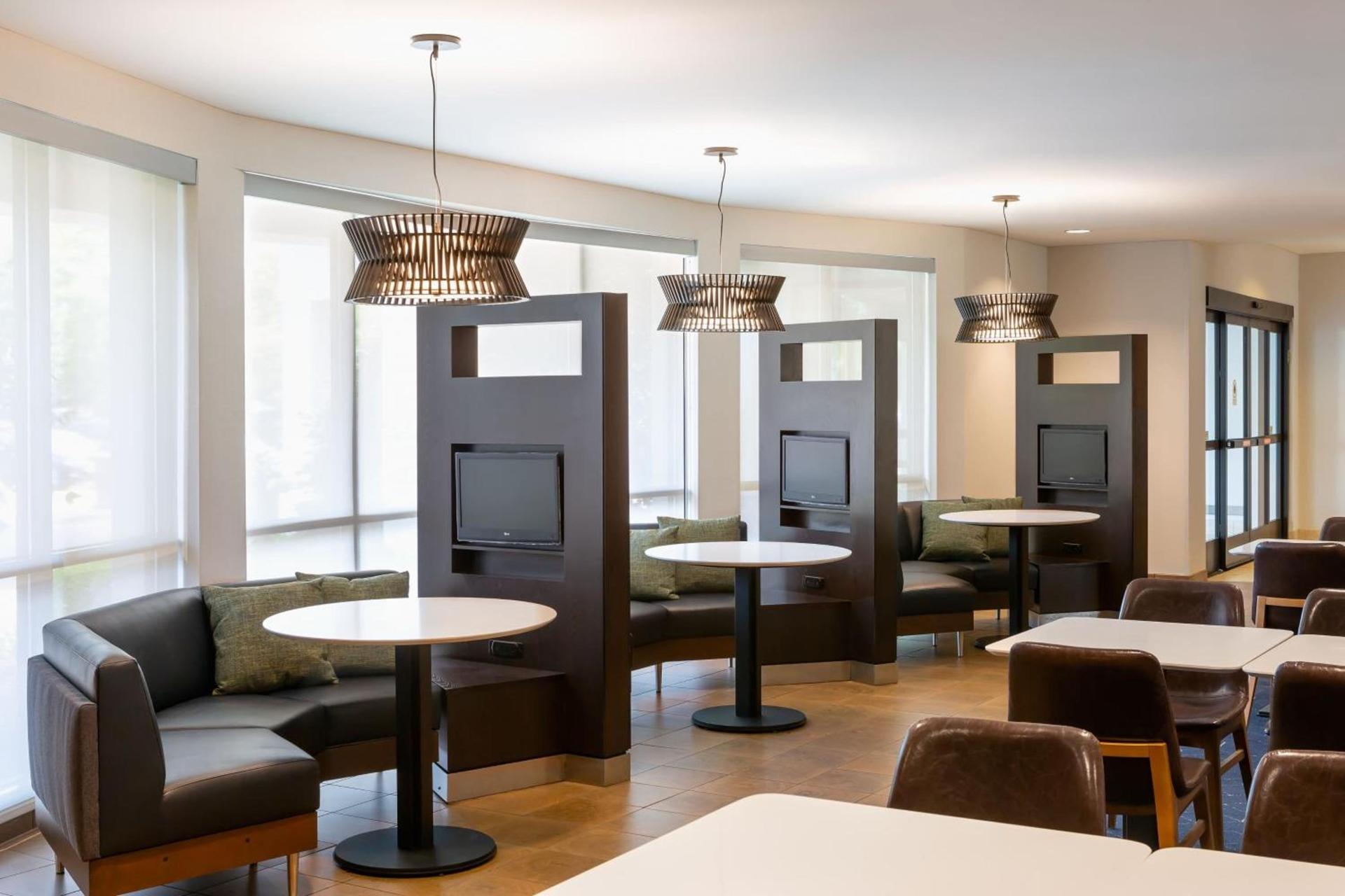 Courtyard by Marriott Madison West / Middleton photo 42