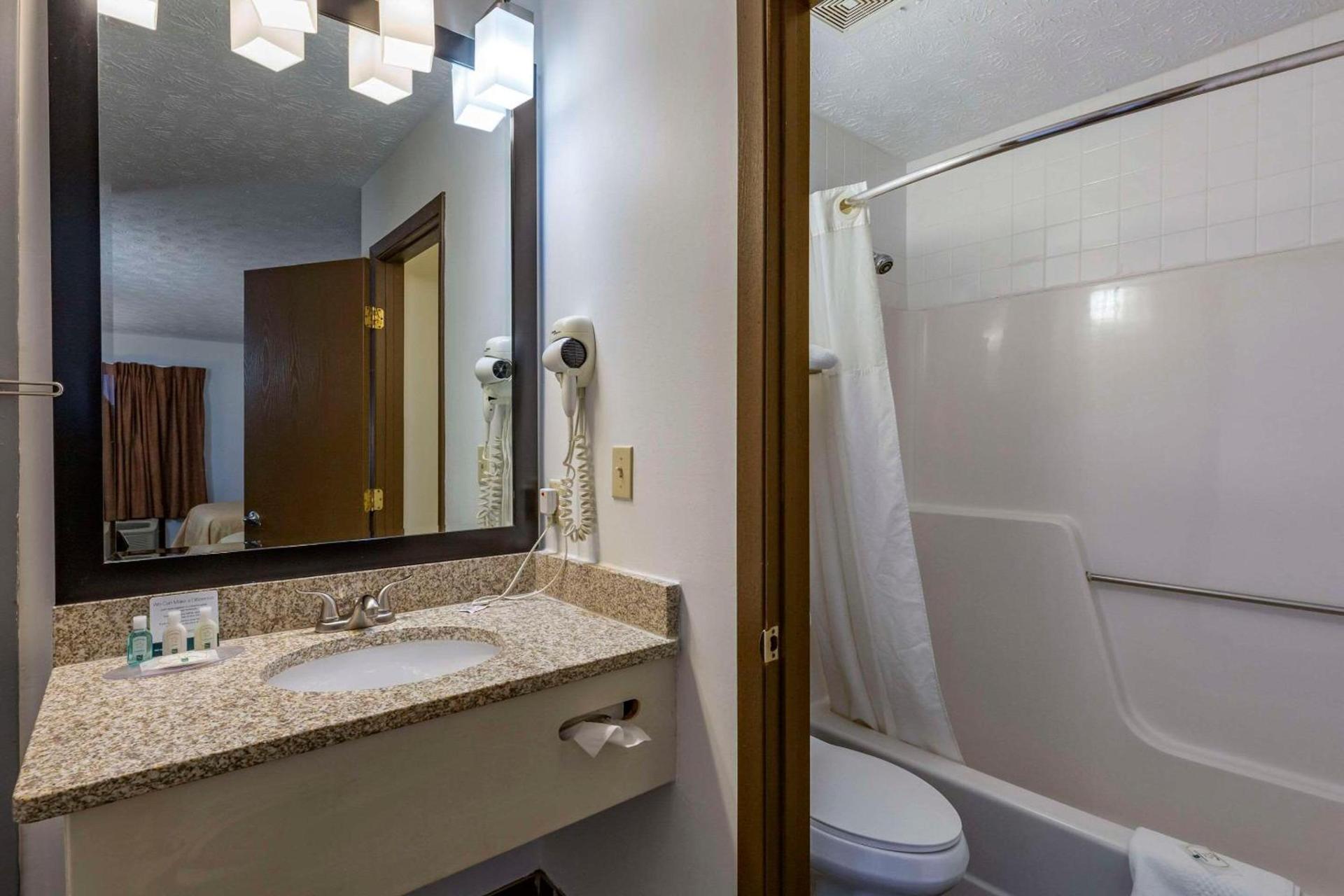 Quality Inn Austintown-Youngstown West photo 16