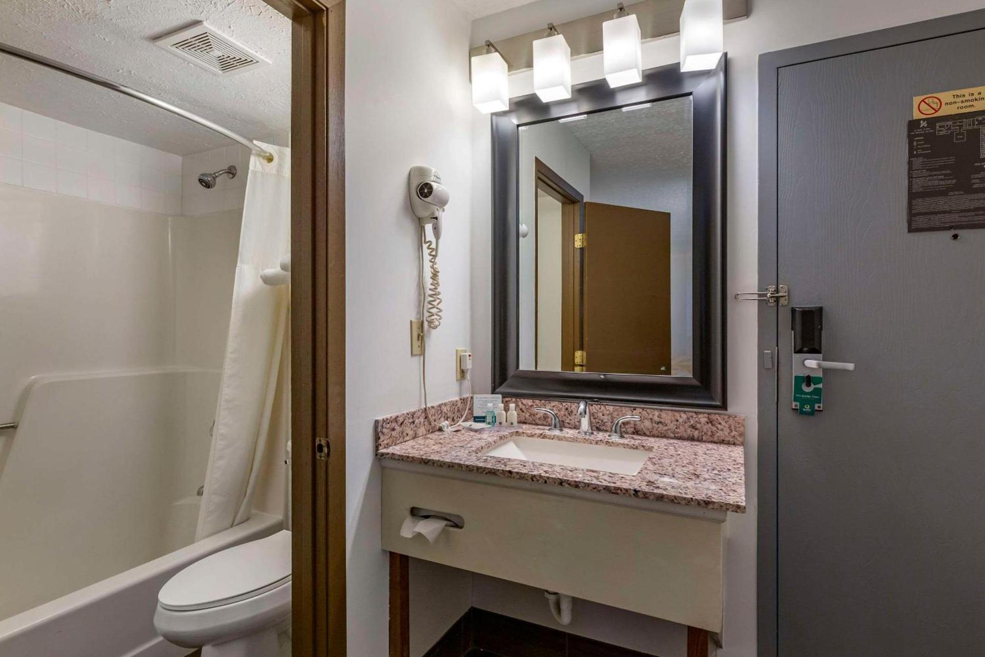 Quality Inn Austintown-Youngstown West photo 13