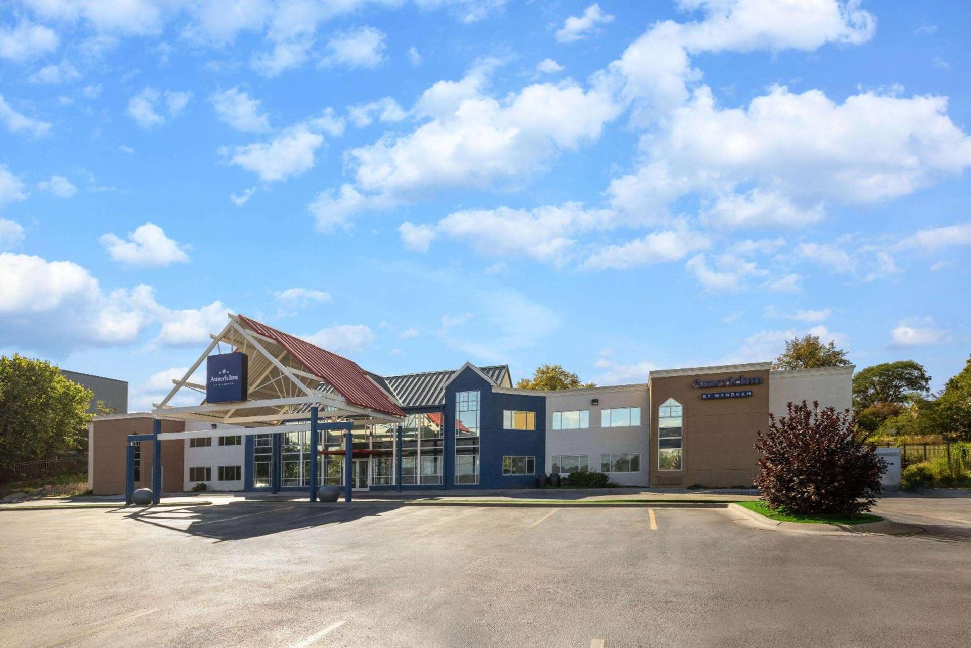 AmericInn by Wyndham Omaha Near Zoo photo 2