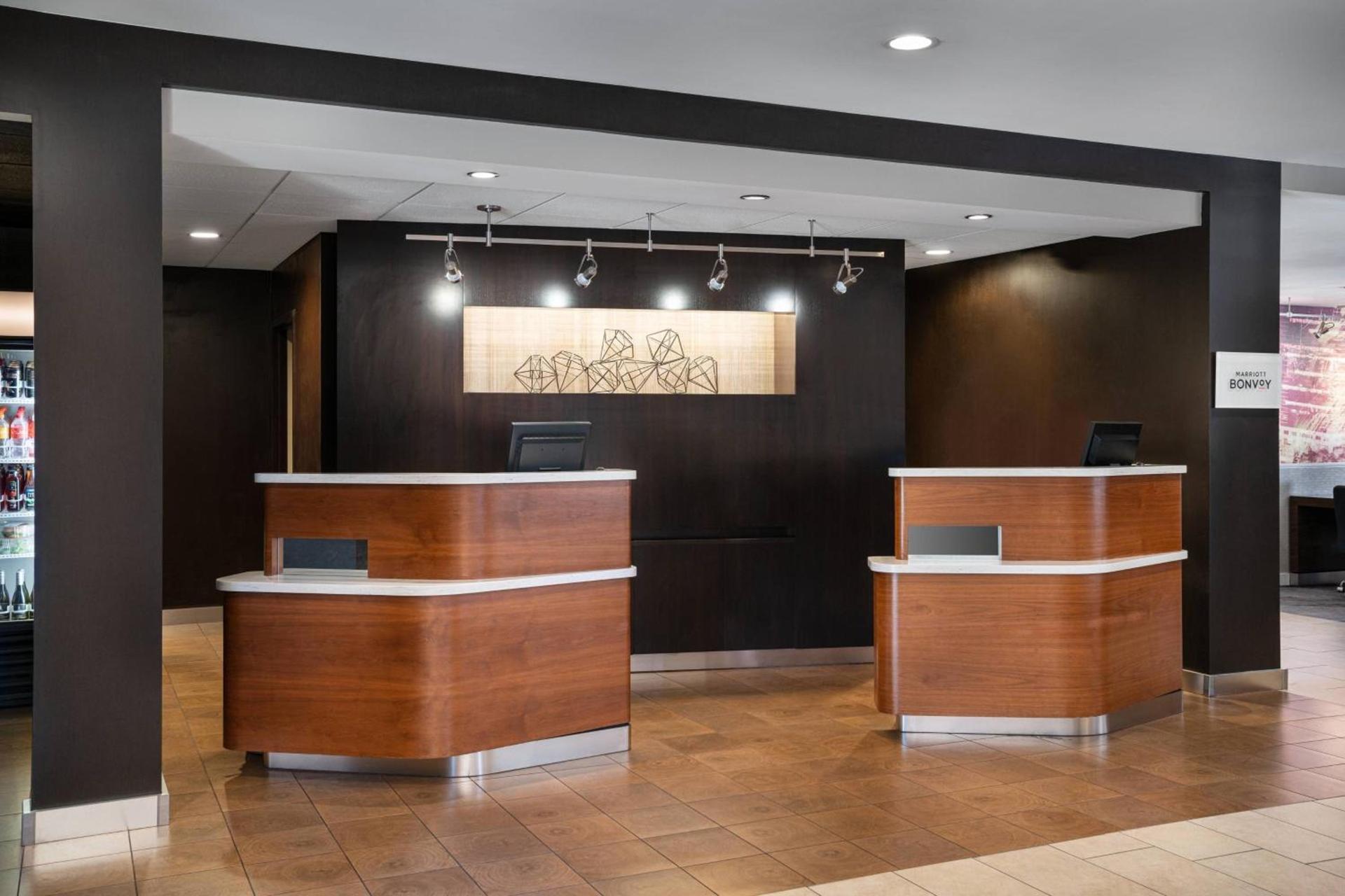 Courtyard by Marriott Pleasanton photo 2