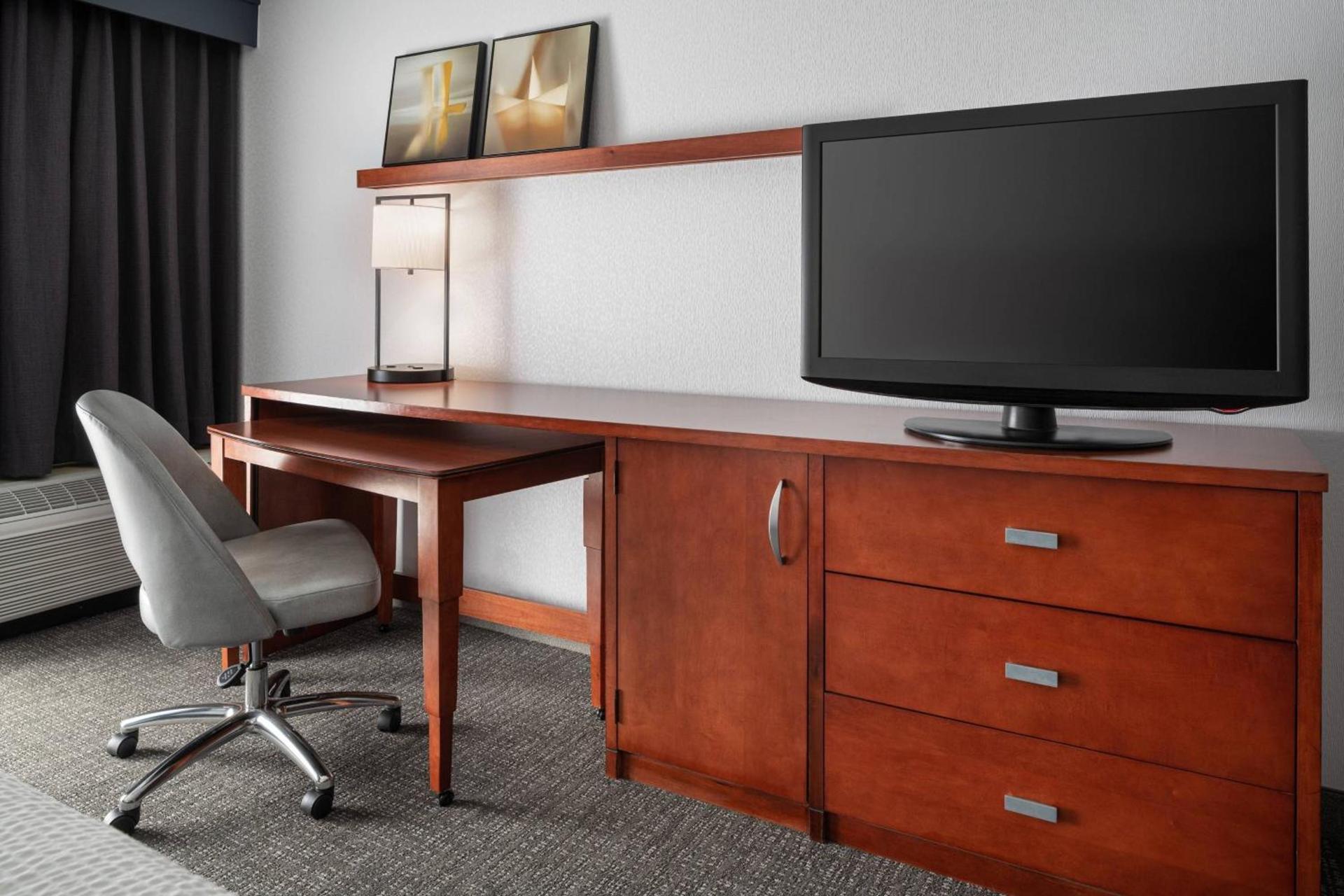 Courtyard by Marriott Pleasanton photo 10