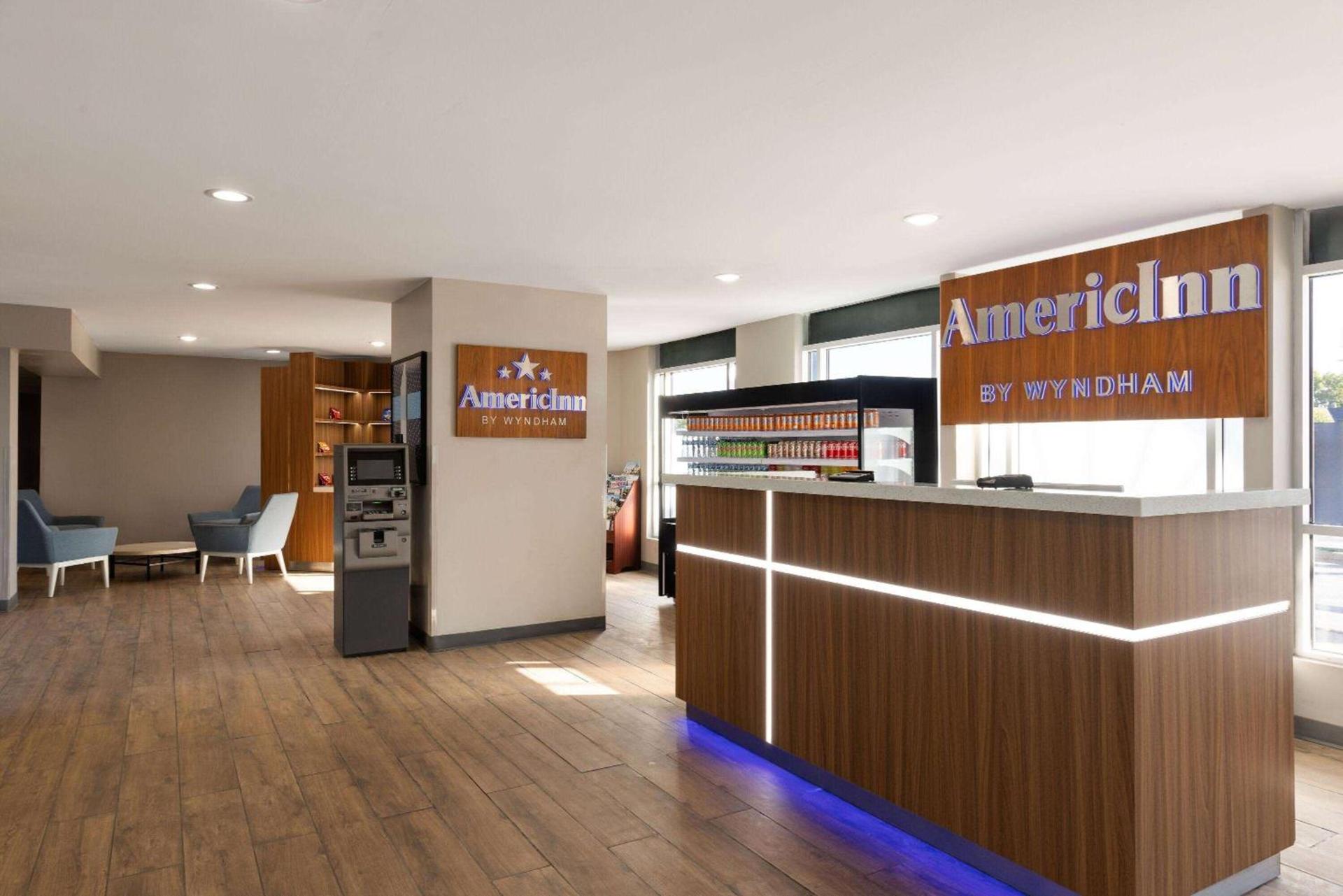 AmericInn by Wyndham Omaha Near Zoo photo 9