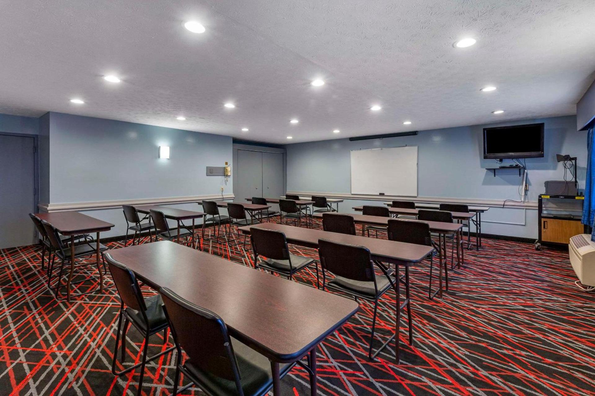 Quality Inn Austintown-Youngstown West photo 28