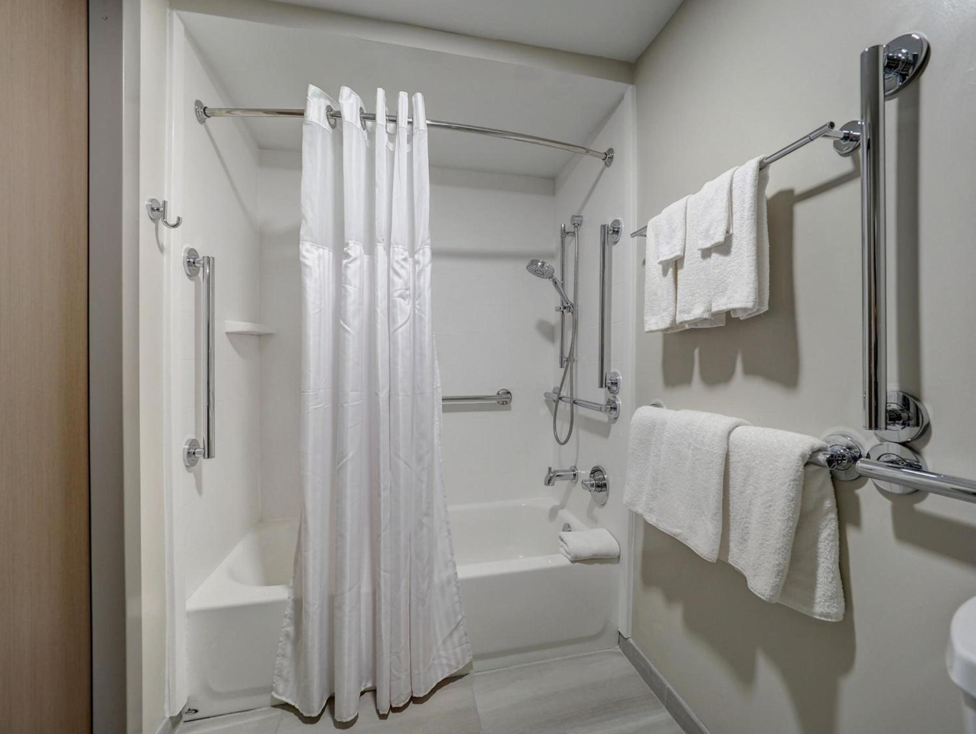Holiday Inn Express Corpus Christi - Beachfront by IHG photo 87