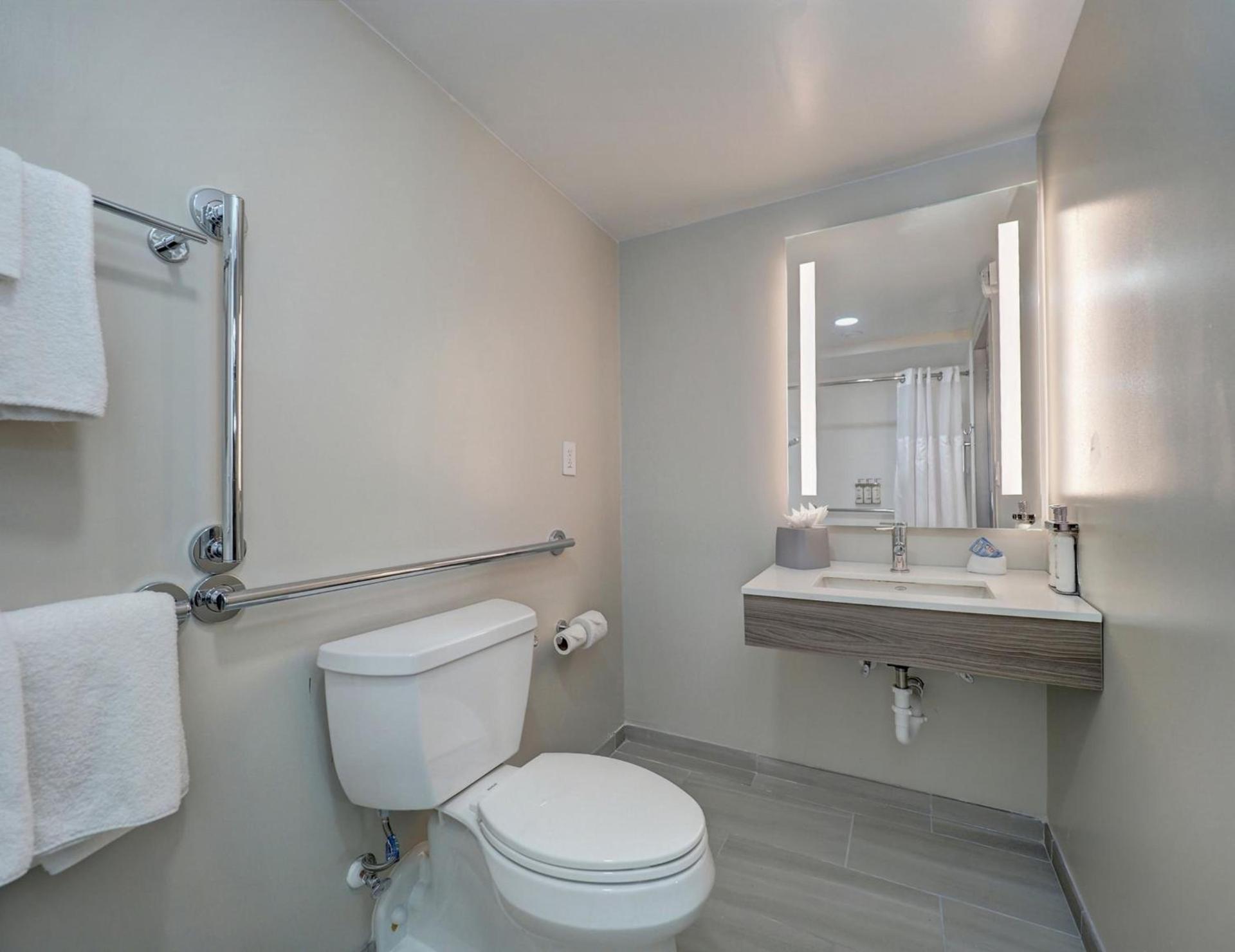 Holiday Inn Express Corpus Christi - Beachfront by IHG photo 92