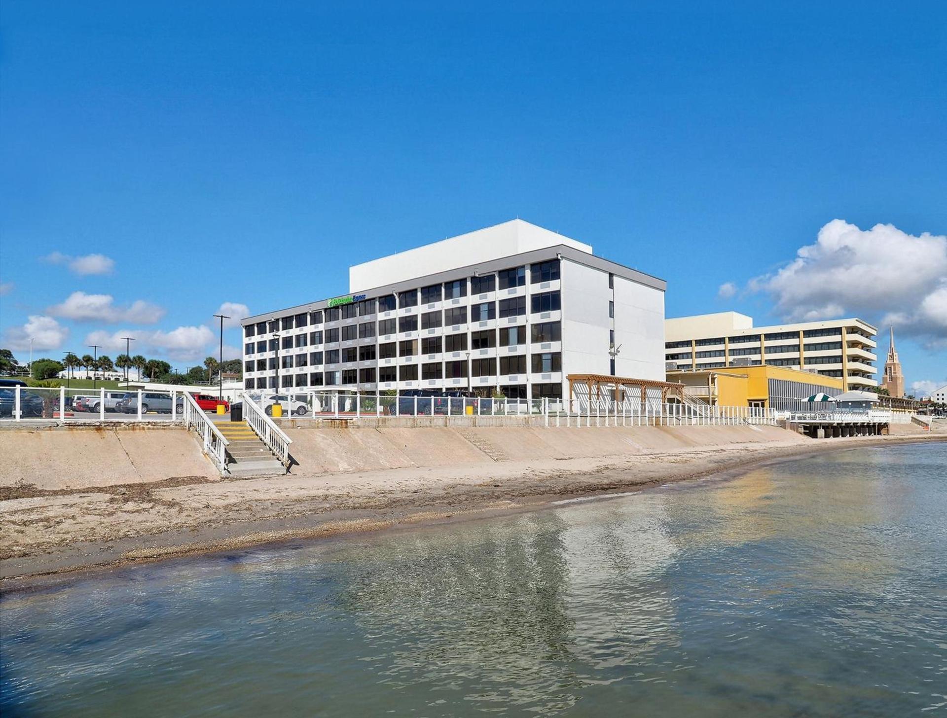 Holiday Inn Express Corpus Christi - Beachfront by IHG photo 99
